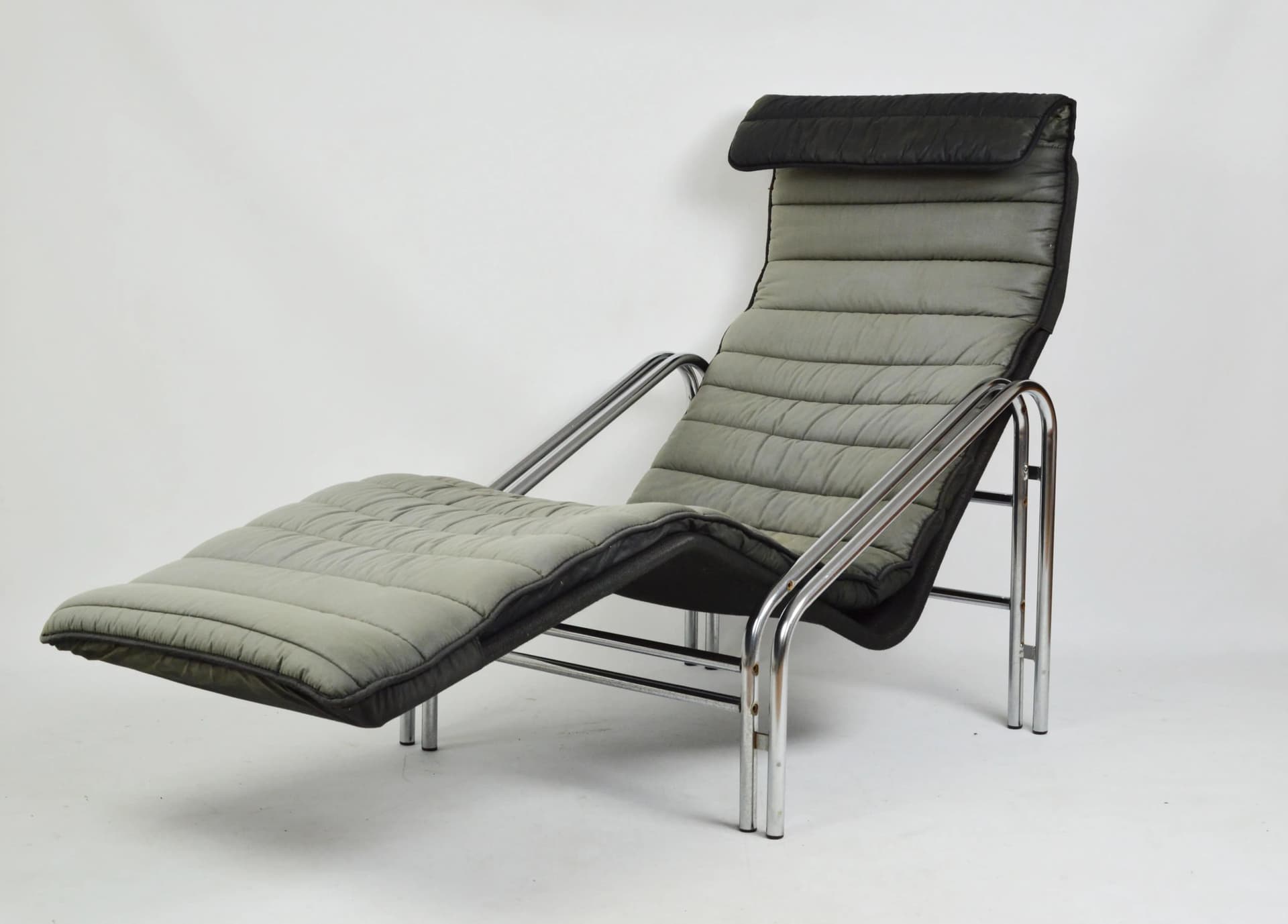 Chaise longue, grey black, fabric chrome, Poland, 1980s. - 86590