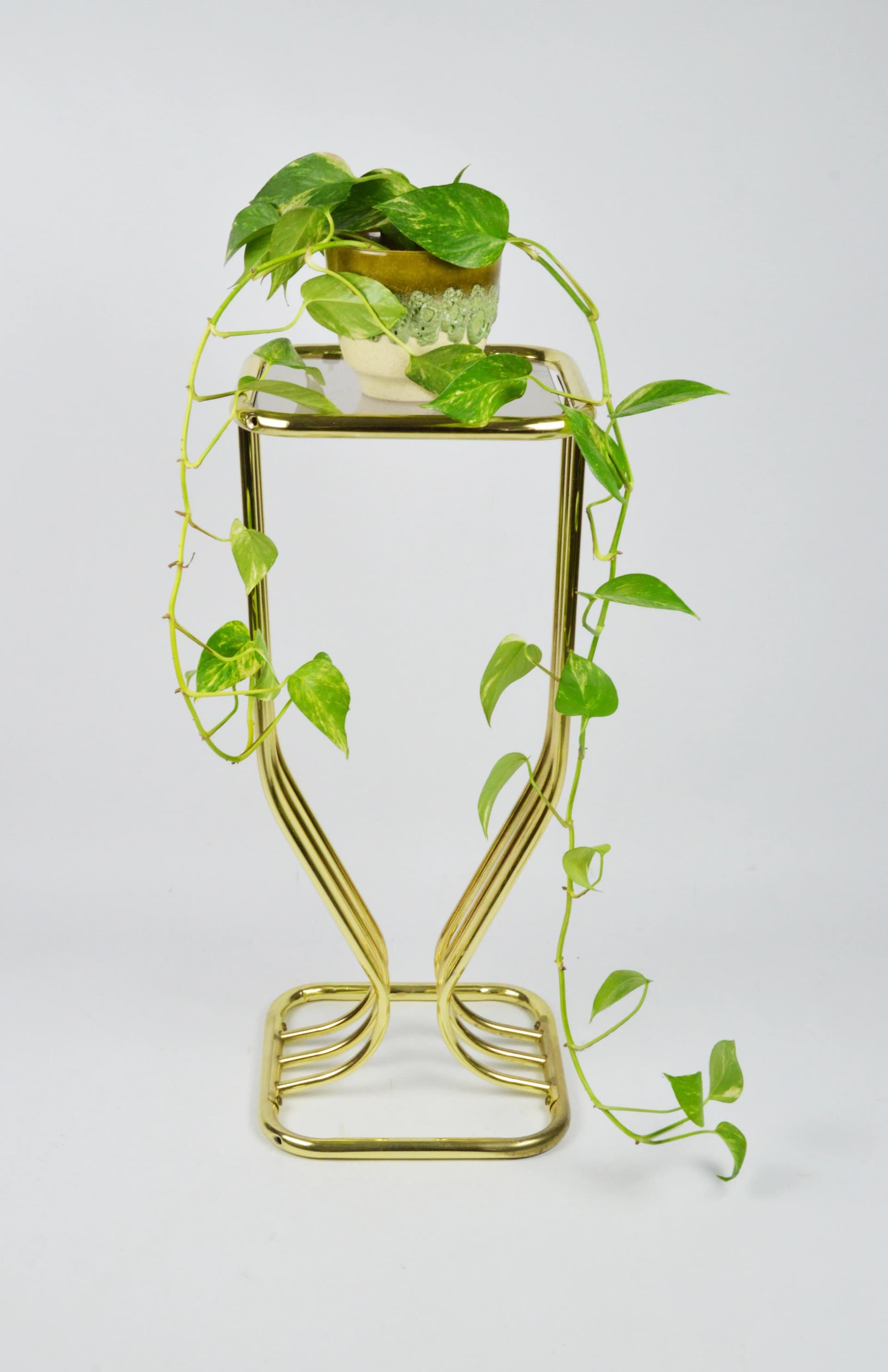 Kwietnik Hollywood Regency, metal złoty, szkło dymione, lata 80. - 86587