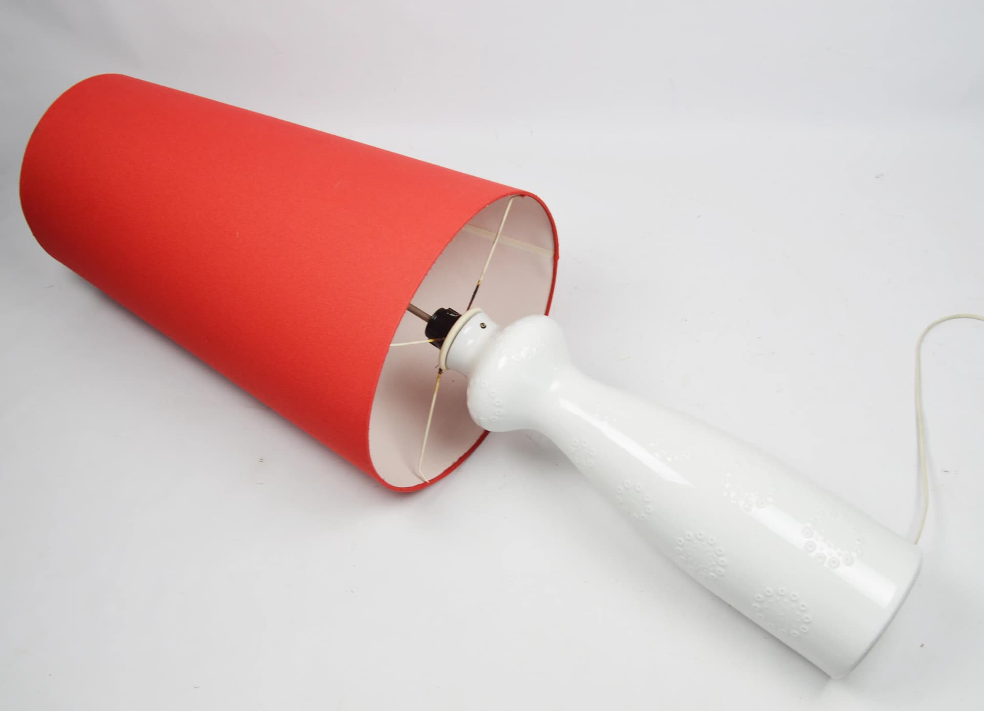 Lampa podłogowa, porcelana biała, plastik czerwony, Wallendorf, Niemcy, lata 70. - 86394