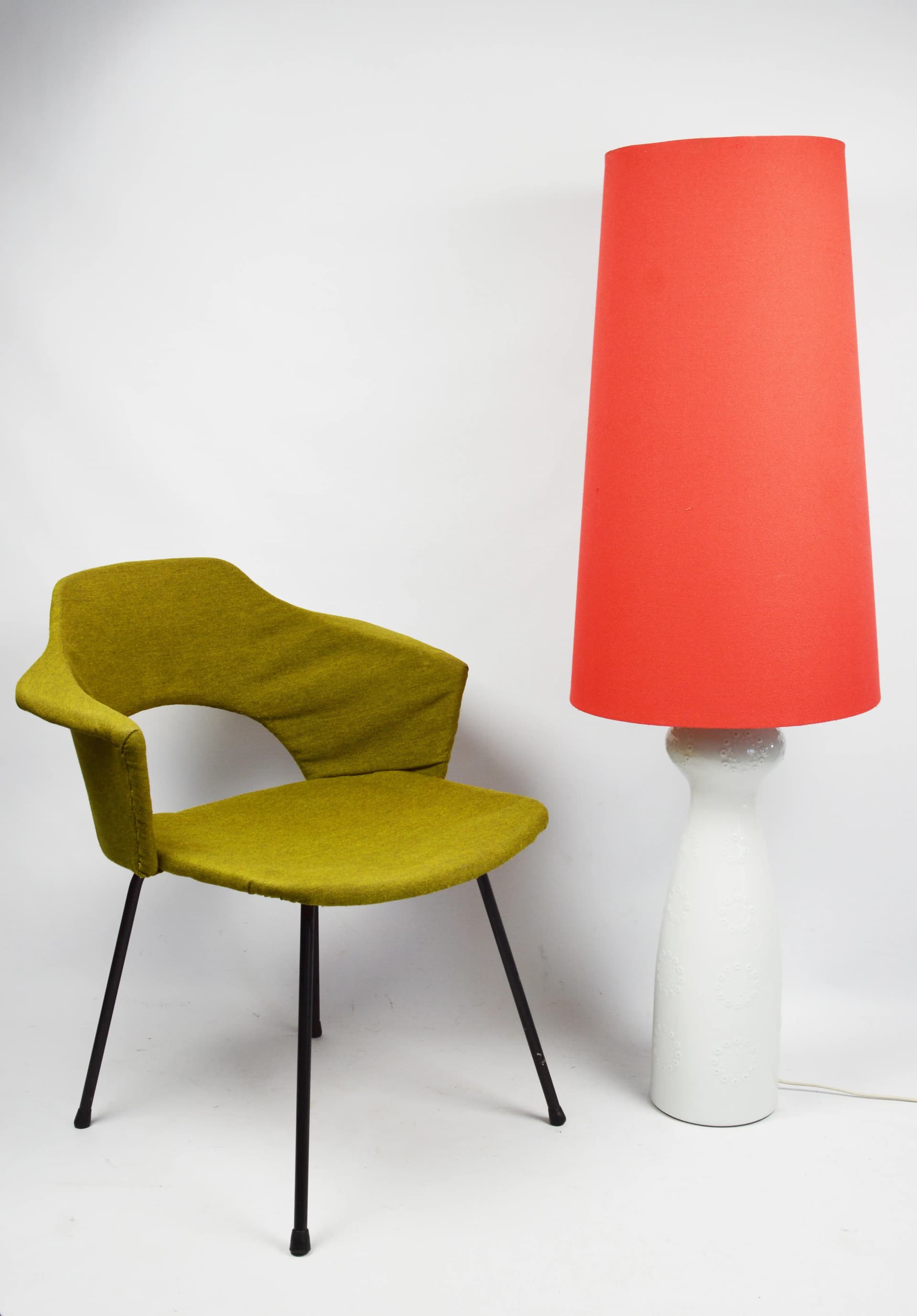 Lampa podłogowa, porcelana biała, plastik czerwony, Wallendorf, Niemcy, lata 70. - 86393