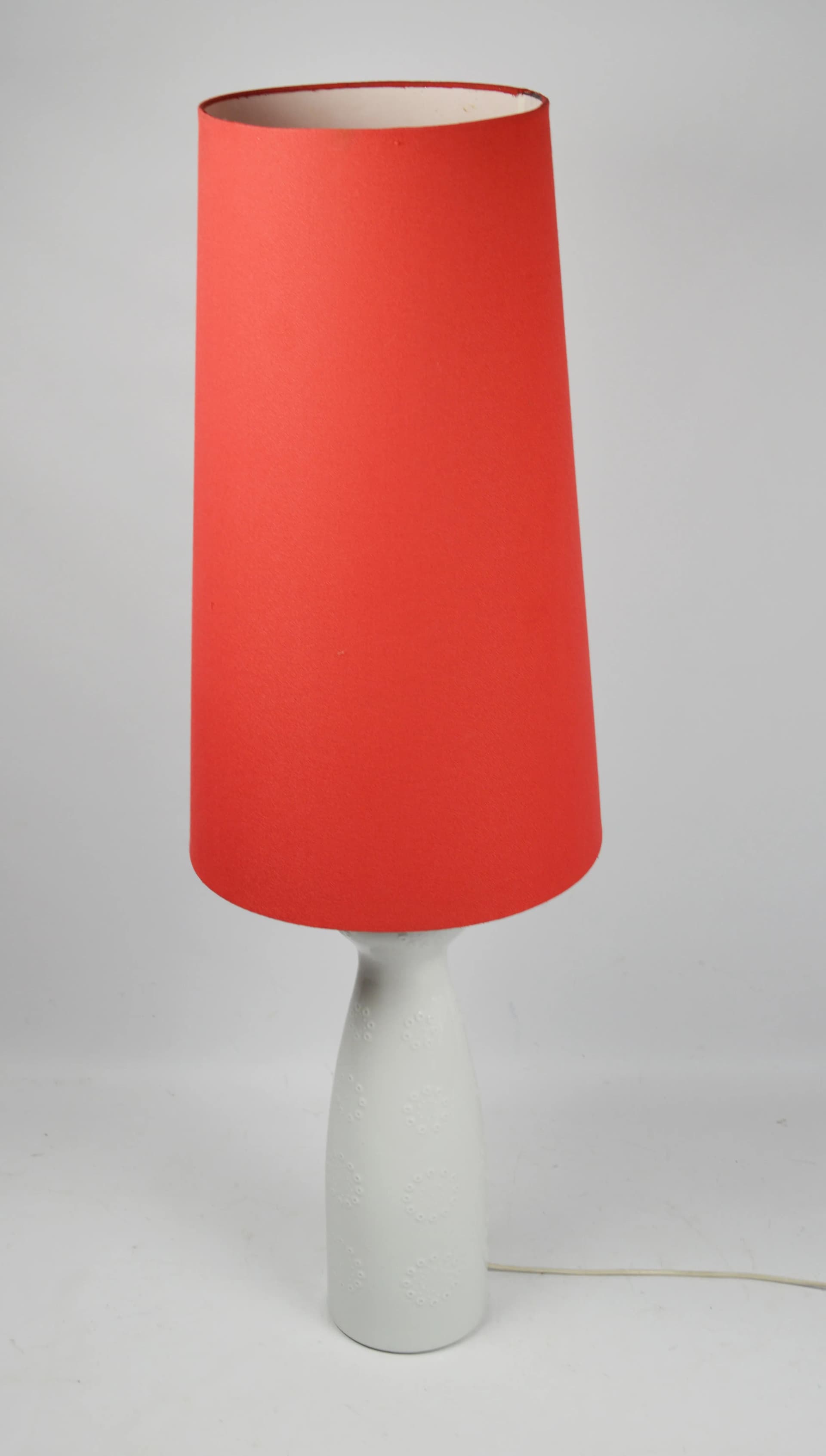 Lampa podłogowa, porcelana biała, plastik czerwony, Wallendorf, Niemcy, lata 70. - 86392