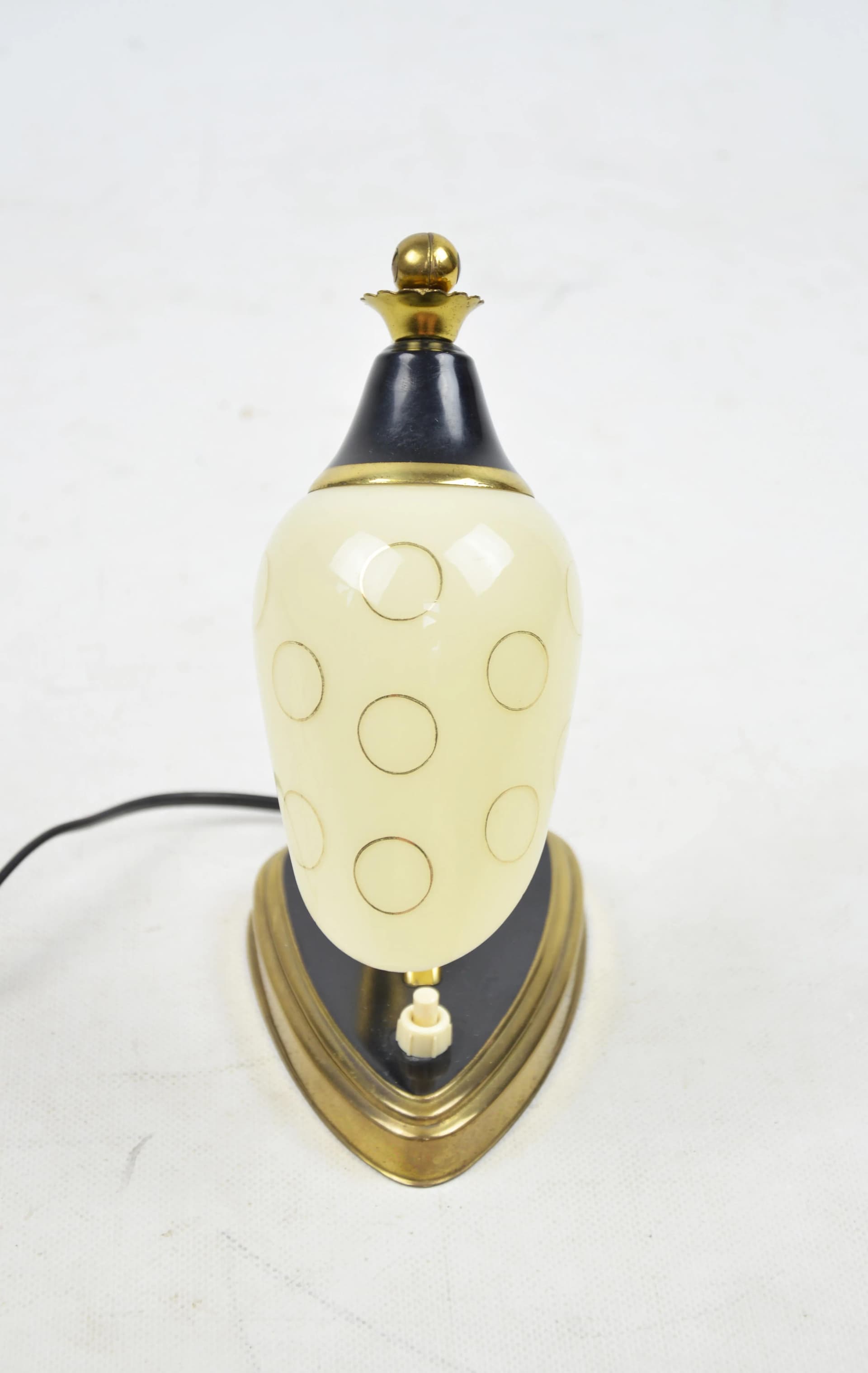 Lampka stołowa, szkło ivory white, mosiądz czarno-złoty, Stilnovo, Włochy, lata 50. - 86387