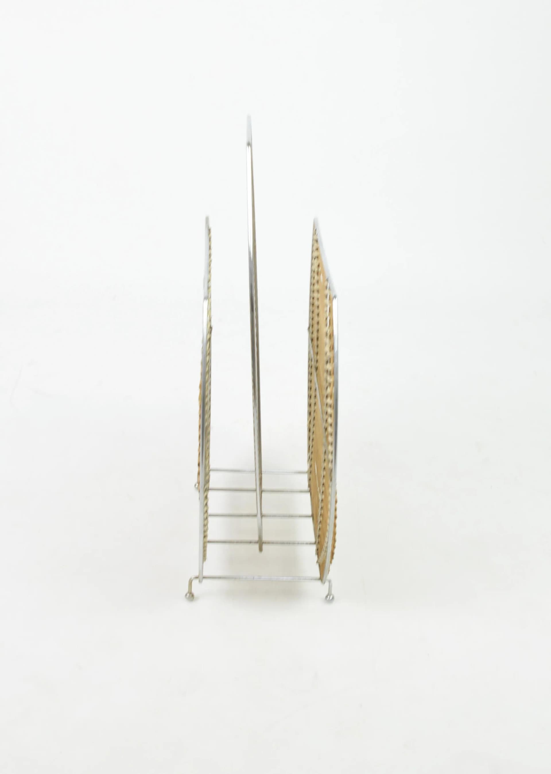 Gazetnik, drewno jasnobrązowe, metal szary, Polska, lata 70. - 86331