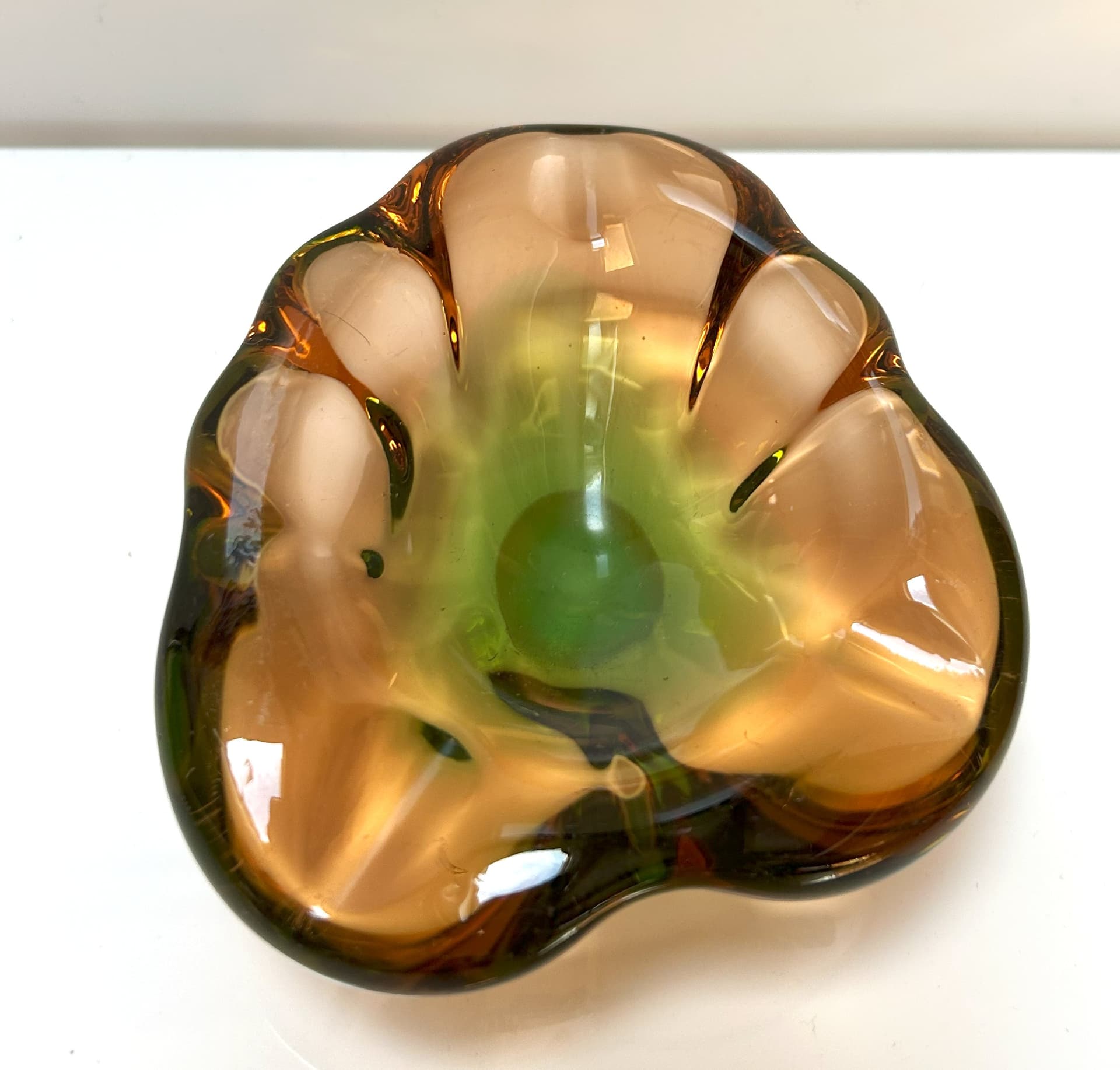 Bowl Sommerso, brown olive glass, Murano, Italy, 1960s. - 6801