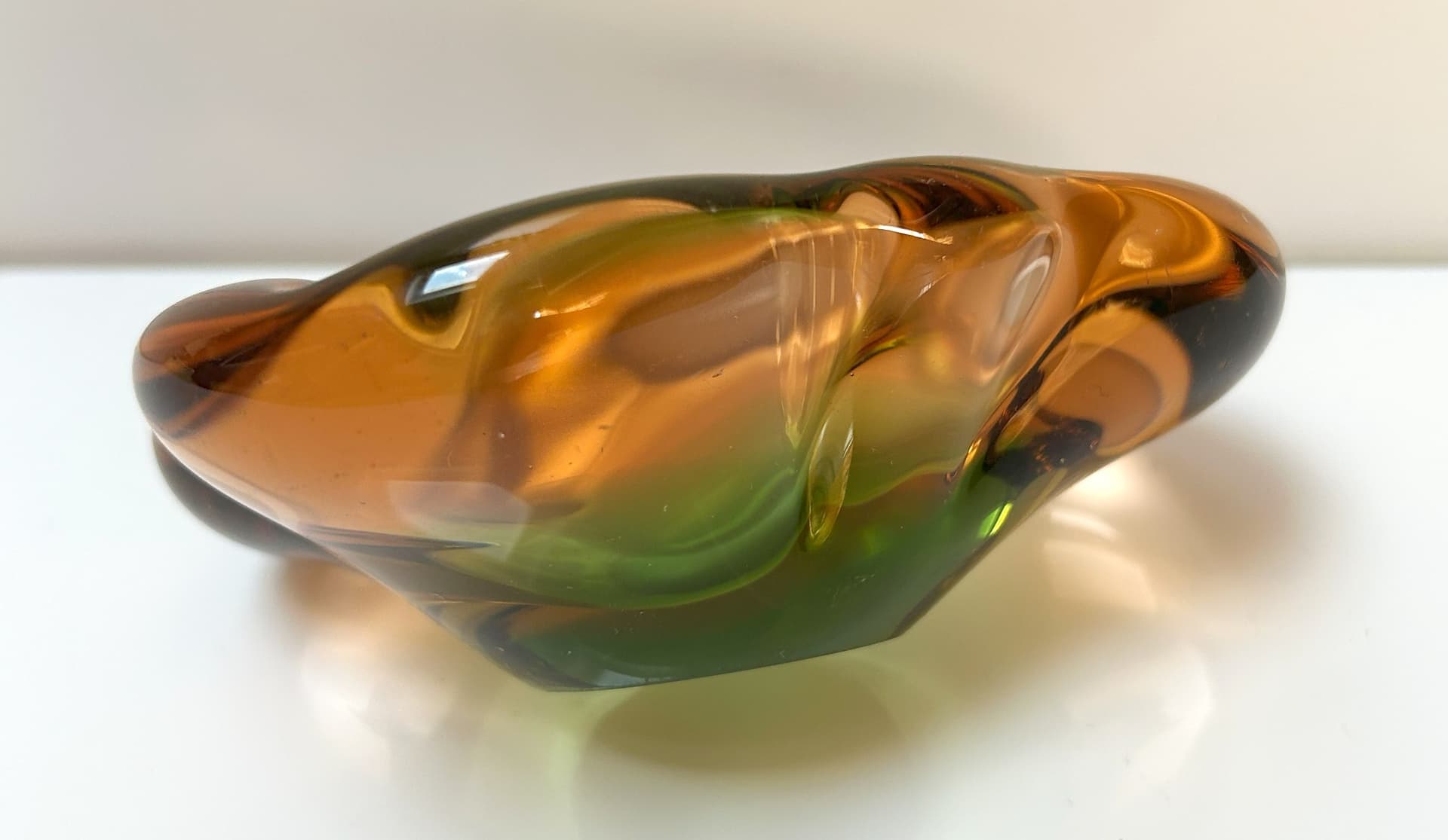 Bowl Sommerso, brown olive glass, Murano, Italy, 1960s. - 6800