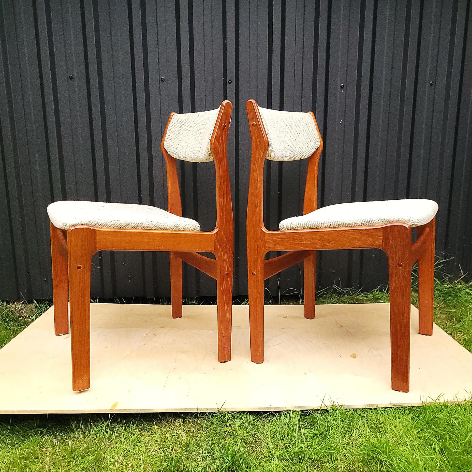 Para krzeseł, teak brązowy jasny, proj. E. Buch, Dania, lata 70. - 85948