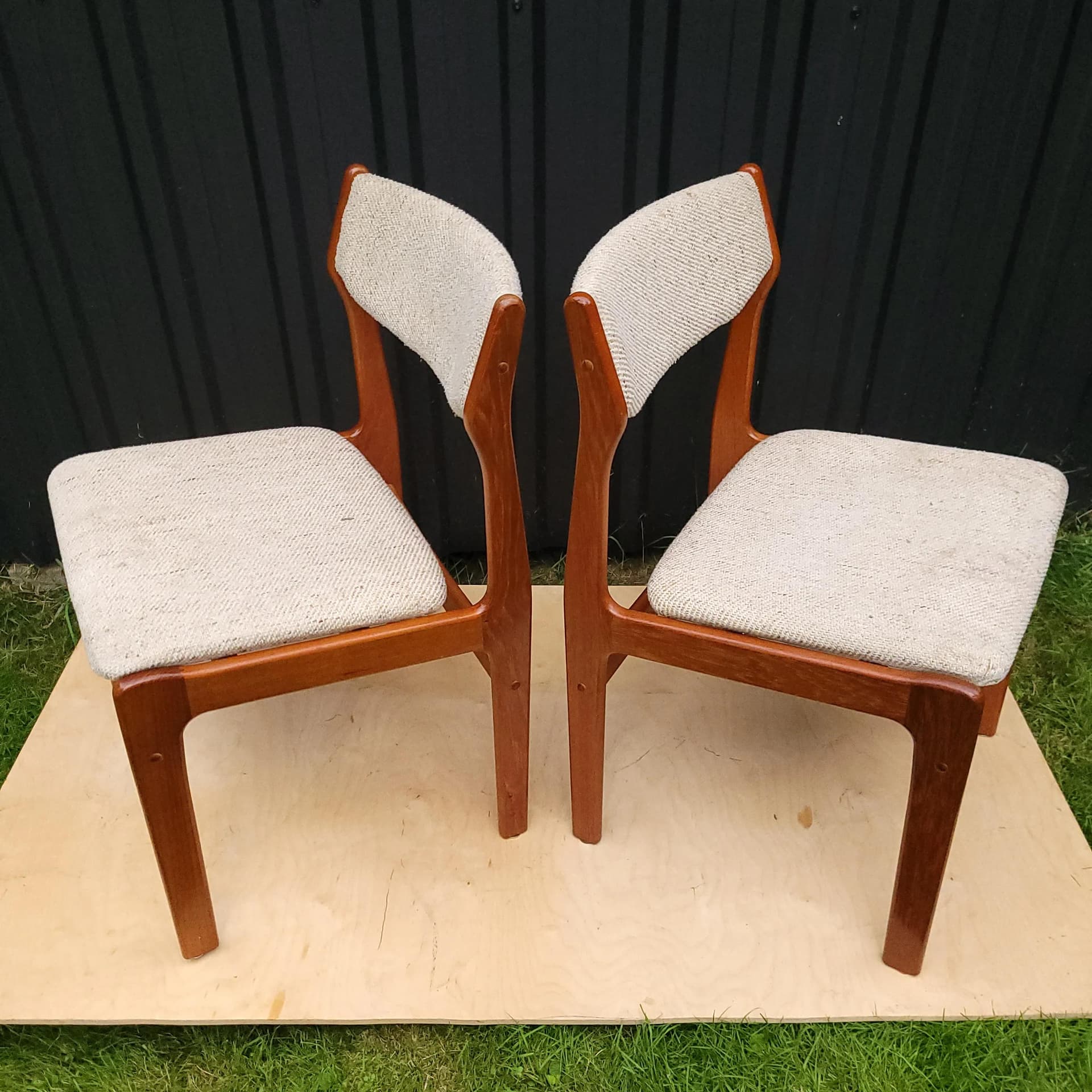 Para krzeseł, teak brązowy jasny, proj. E. Buch, Dania, lata 70. - 85944