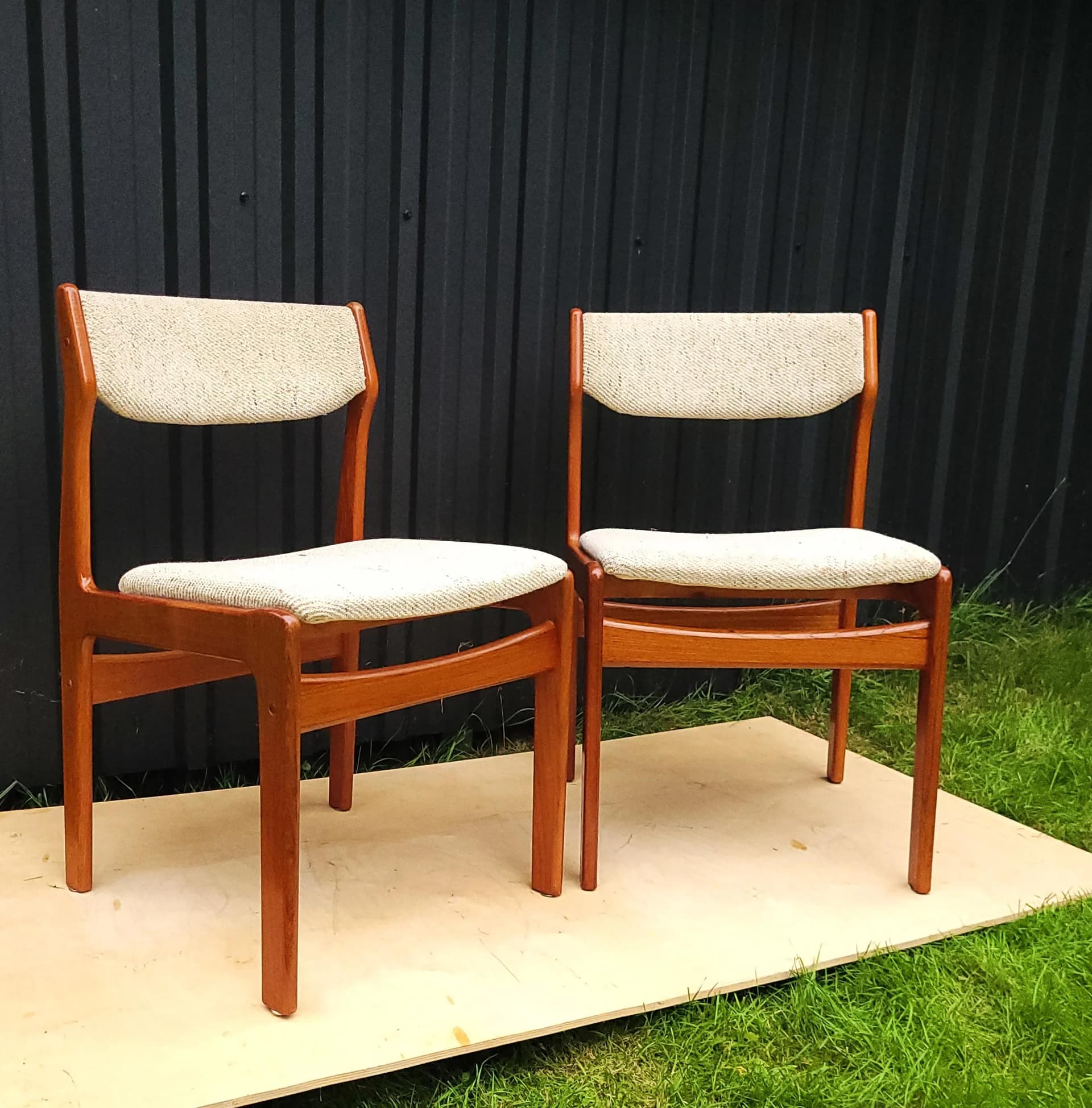 Para krzeseł, teak brązowy jasny, proj. E. Buch, Dania, lata 70. - 85949