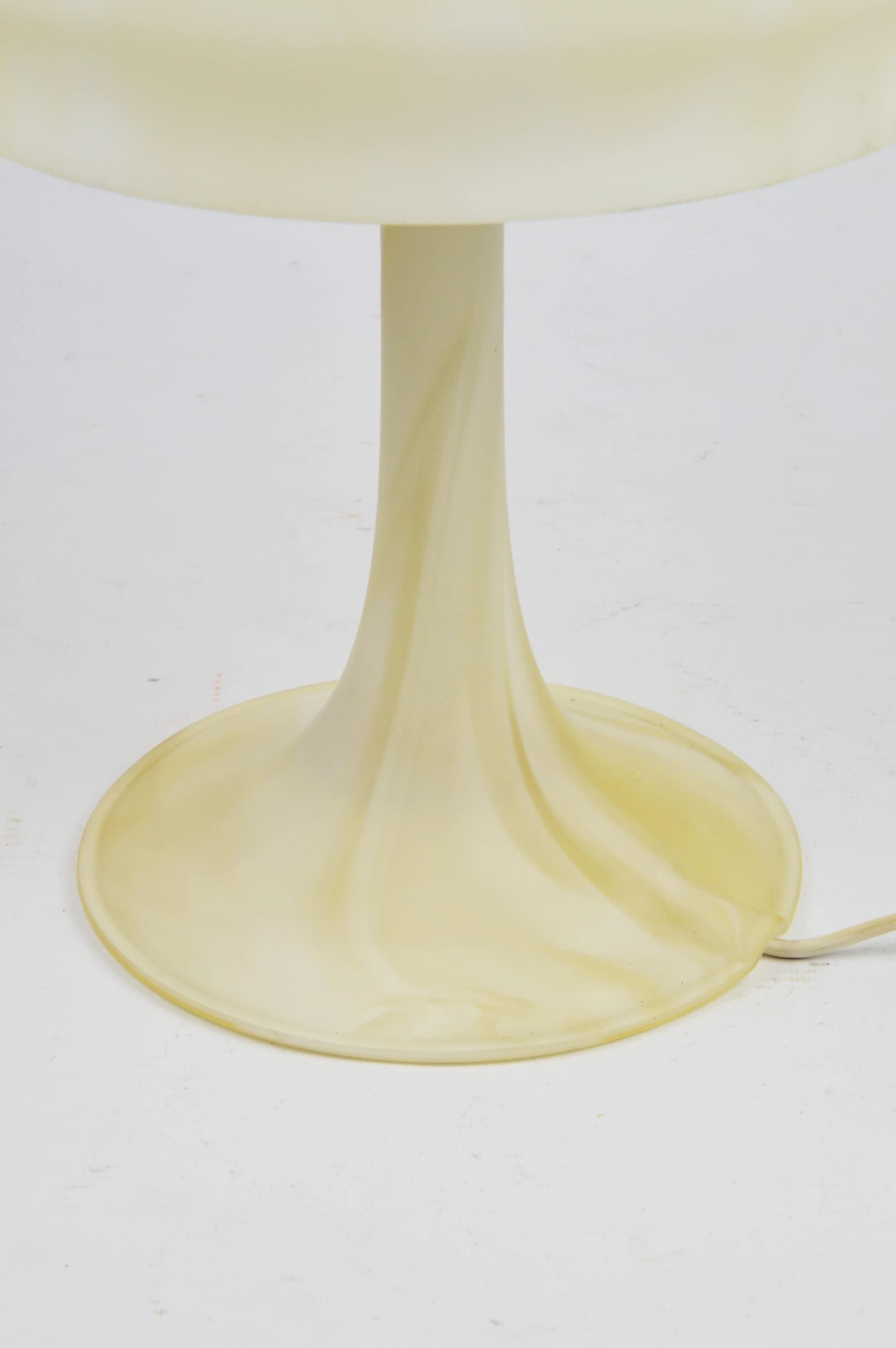 Lampa stołowa Space Age, szkło marmurkowe kremowe, Polska, lata 70. - 85832