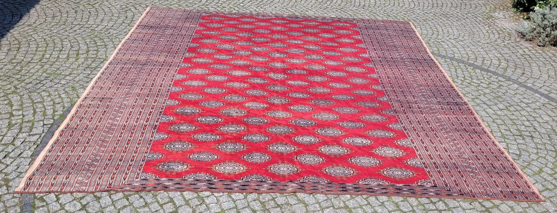 Dywan Buchara 313x323 cm, czerwony, czarny, wełna, Pakistan, lata 90. - 88396