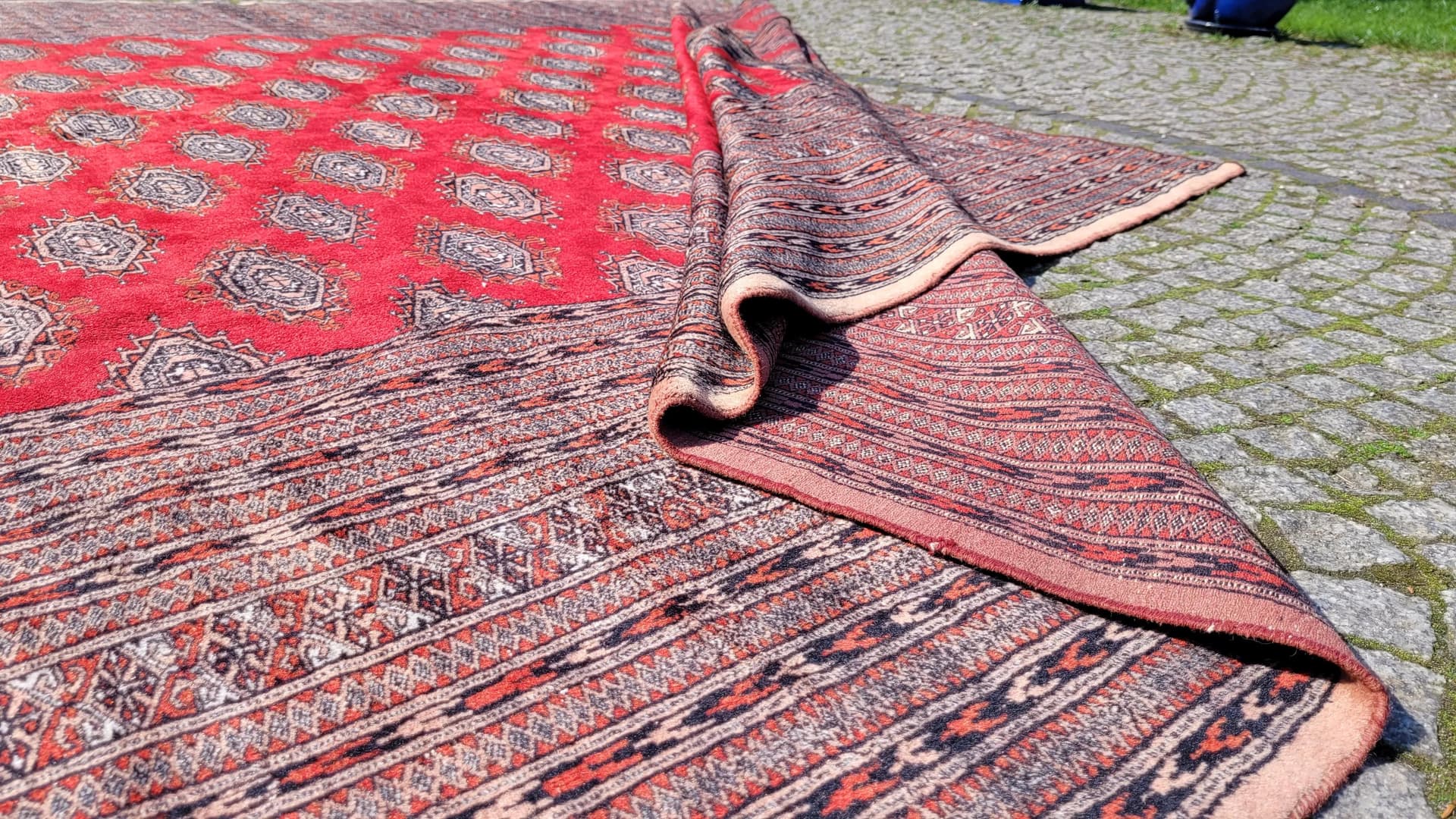 Dywan Buchara 313x323 cm, czerwony, czarny, wełna, Pakistan, lata 90. - 88400