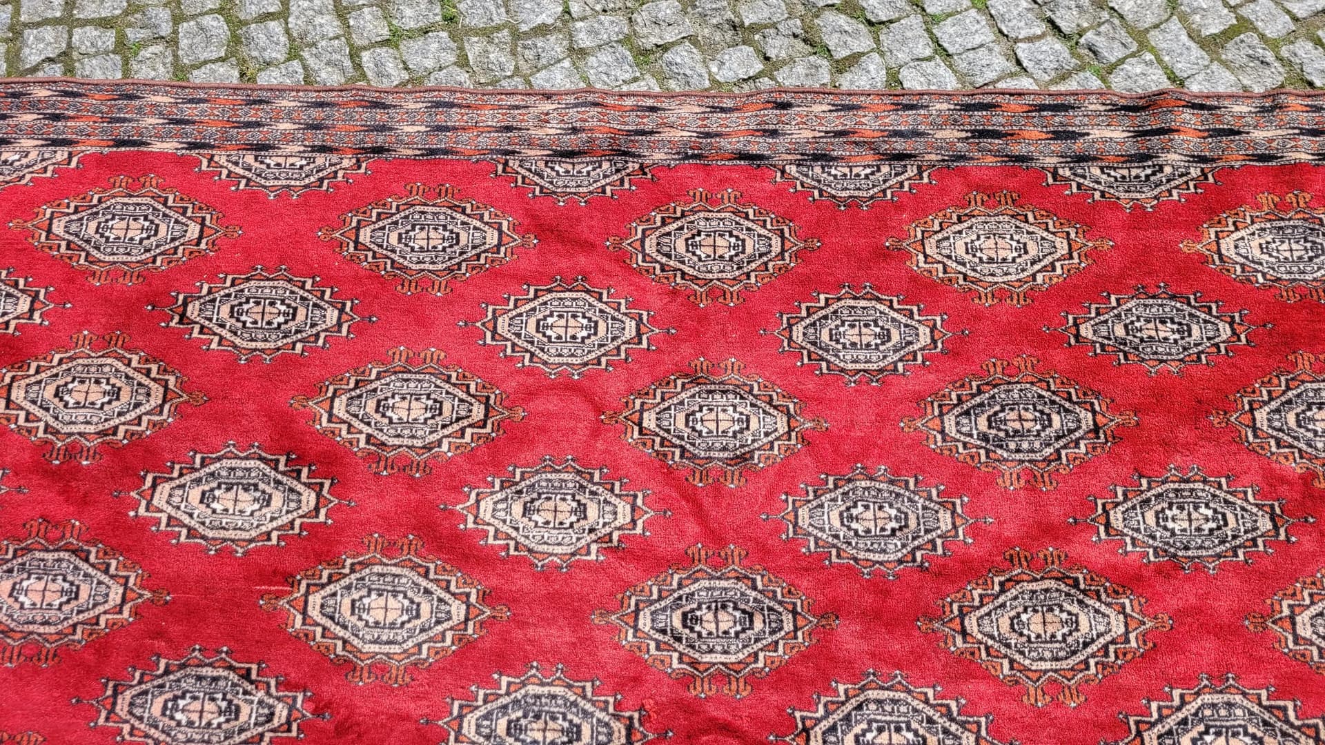 Dywan Buchara 313x323 cm, czerwony, czarny, wełna, Pakistan, lata 90. - 88398