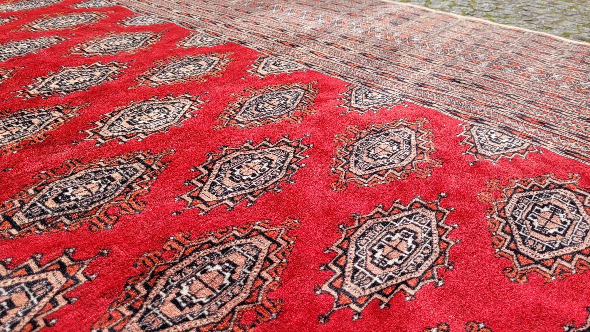 Dywan Buchara 313x323 cm, czerwony, czarny, wełna, Pakistan, lata 90. - 88395