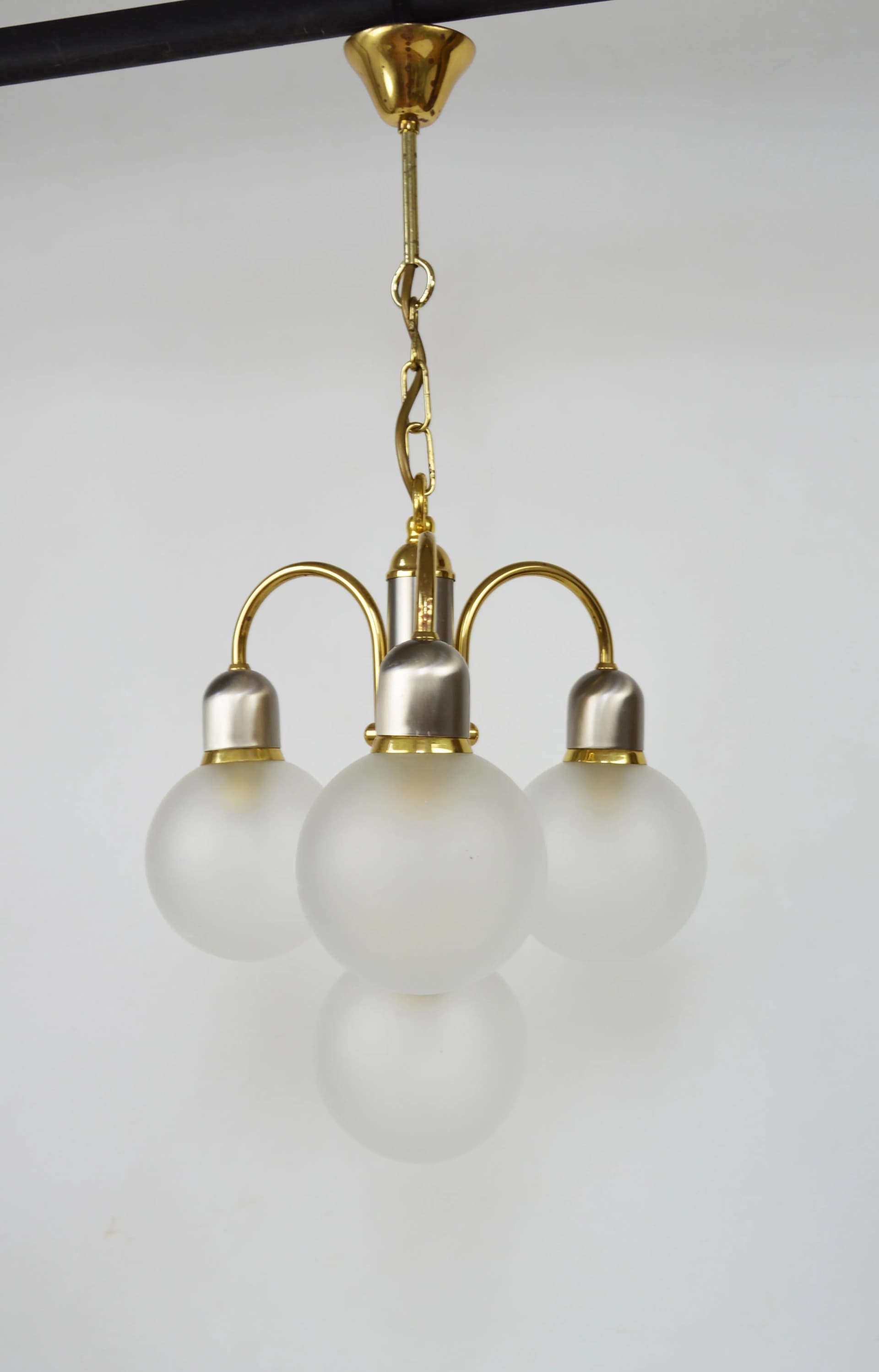 Żyrandol, srebrny, mosiądz złoty, szkło matowe, Polska, lata 80. - 85550