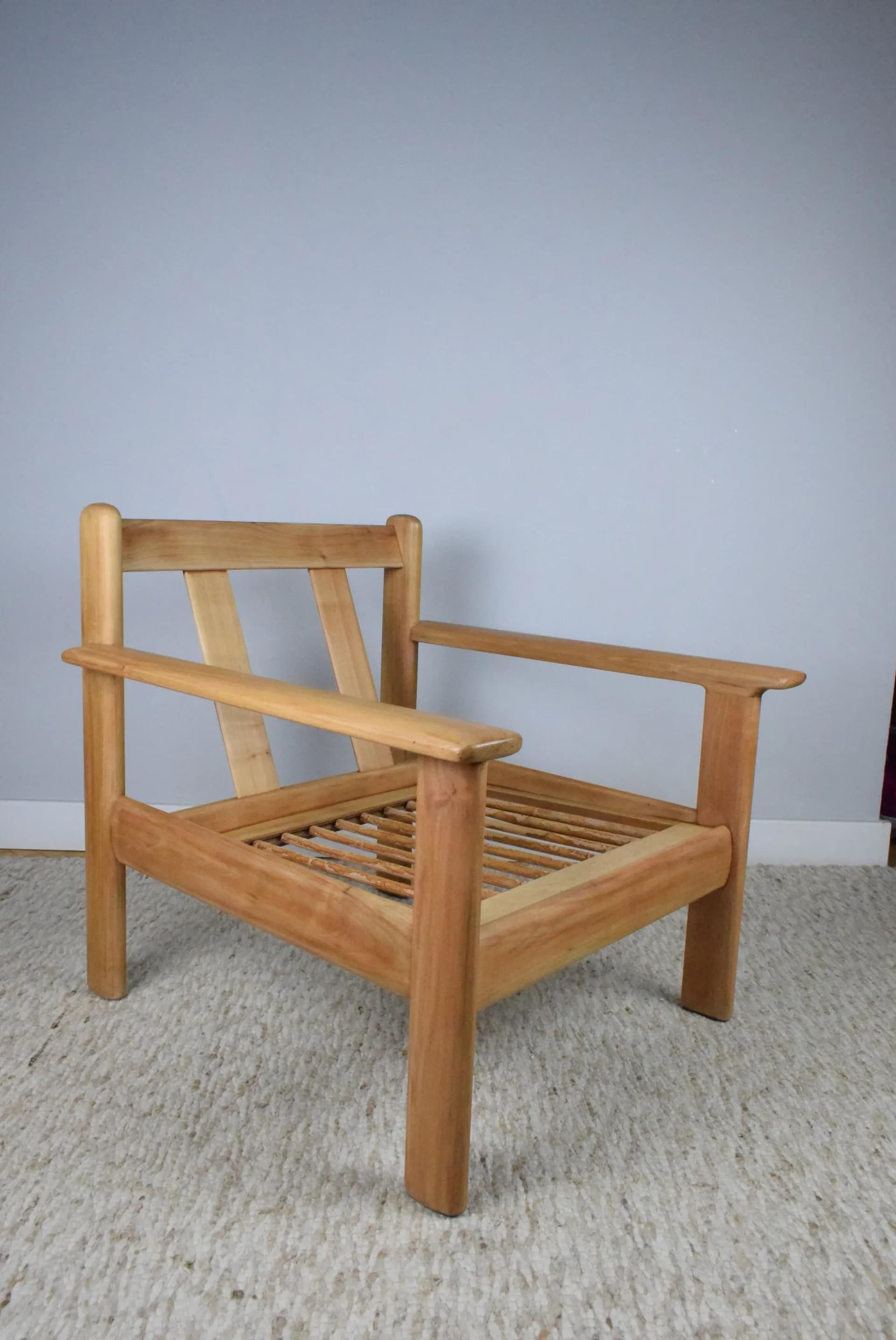 Fotel klubowy, wełna beżowa, drewno tekowe, proj. W. Knoll, Niemcy, lata 70. - 85514