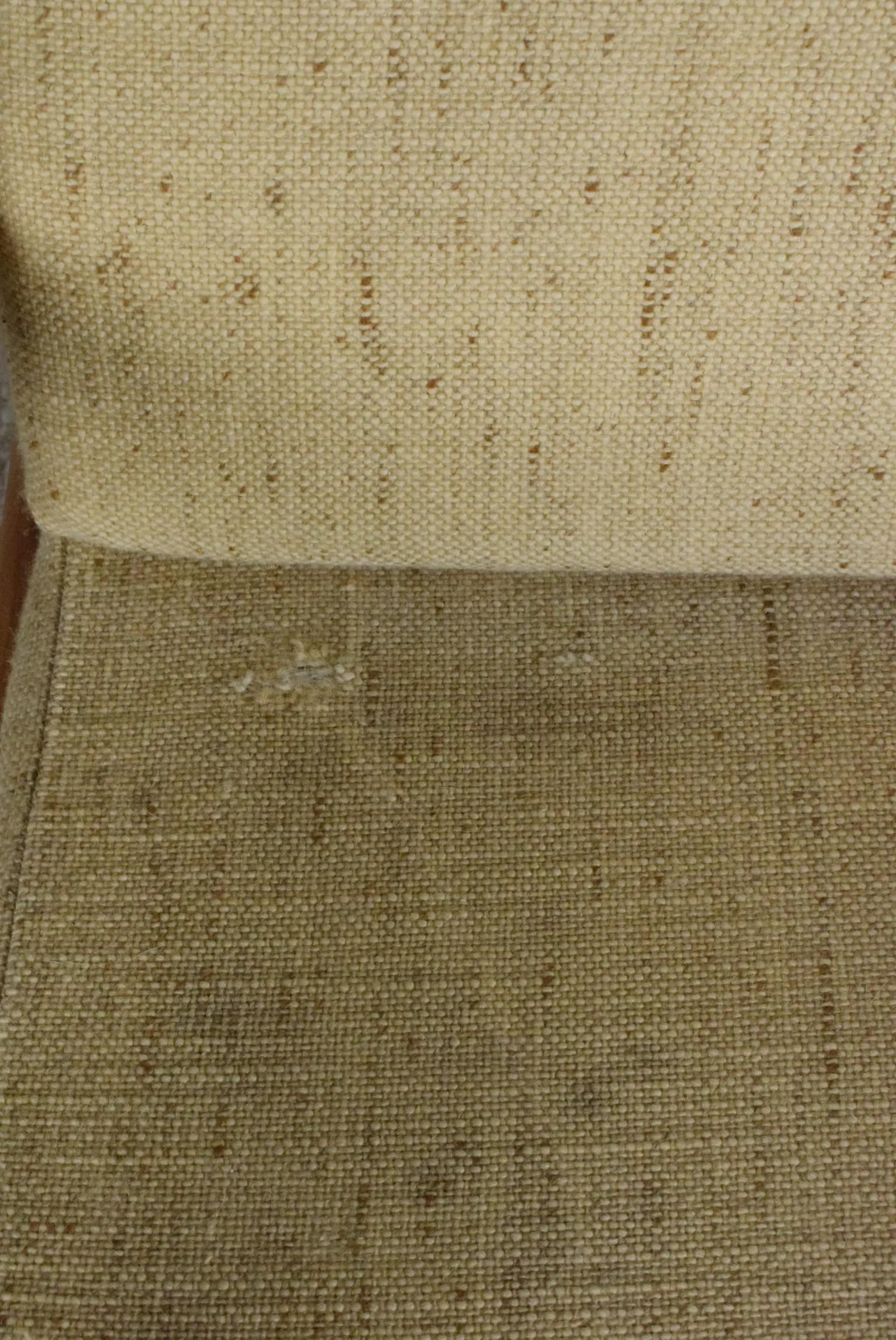 Fotel klubowy, wełna beżowa, drewno tekowe, proj. W. Knoll, Niemcy, lata 70. - 85510