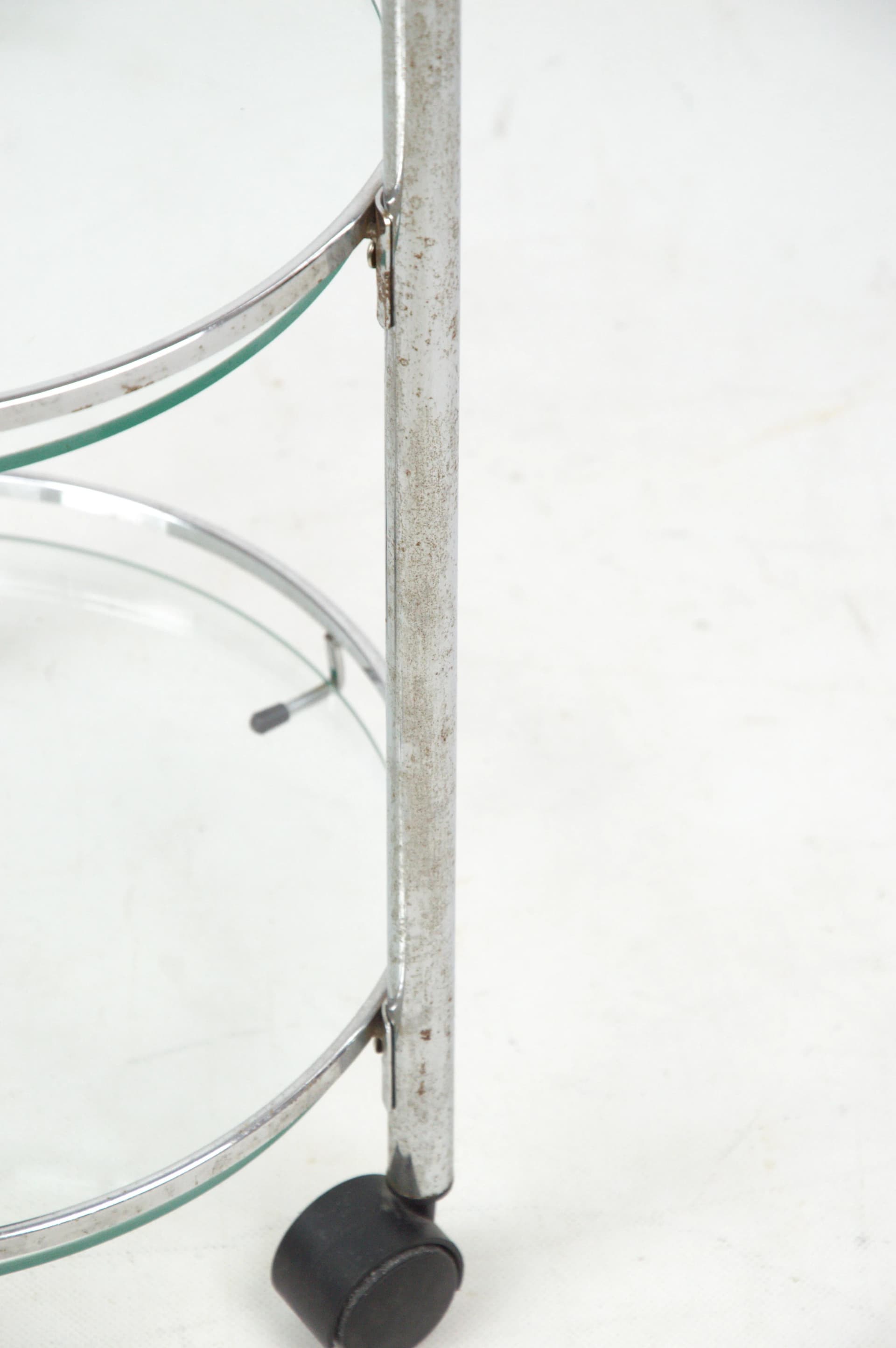 Mobile shelving unit, silver chrome, transparent glass, Poland, 1980s. - 85428