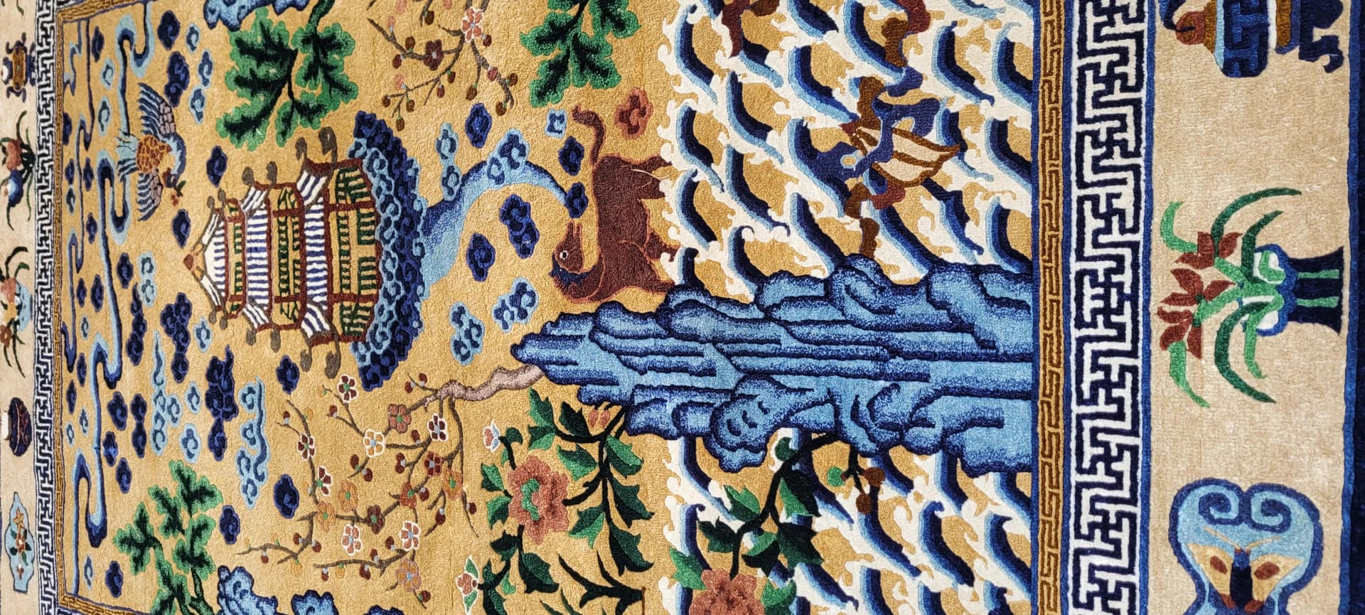 Pictorial Oriental Rug 125x235 cm, beige silk, China, early 20th c. - 88239