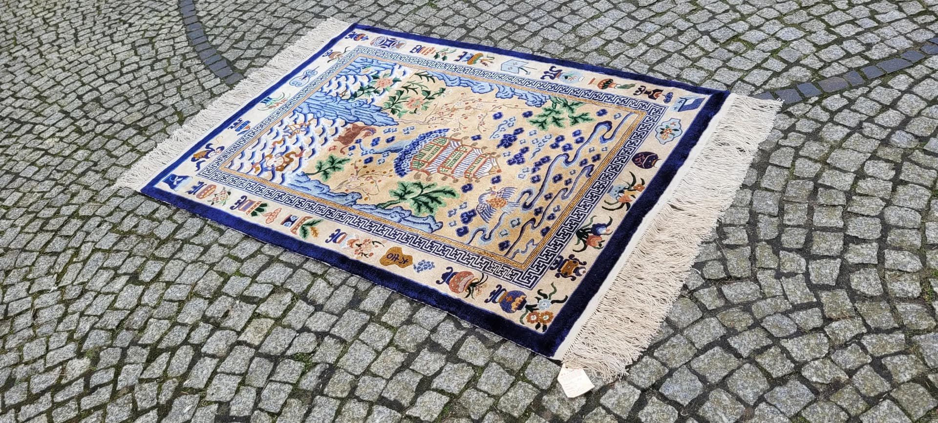 Pictorial Oriental Rug 125x235 cm, beige silk, China, early 20th c. - 88236