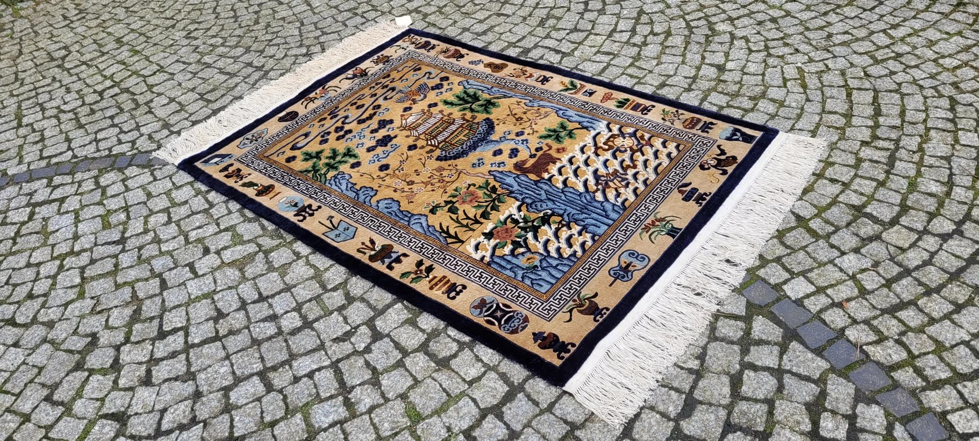 Pictorial Oriental Rug 125x235 cm, beige silk, China, early 20th c. - 88240