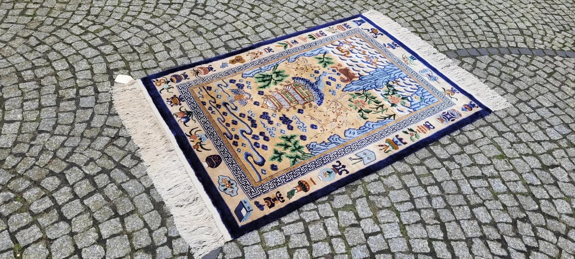 Pictorial Oriental Rug 125x235 cm, beige silk, China, early 20th c. - 88237