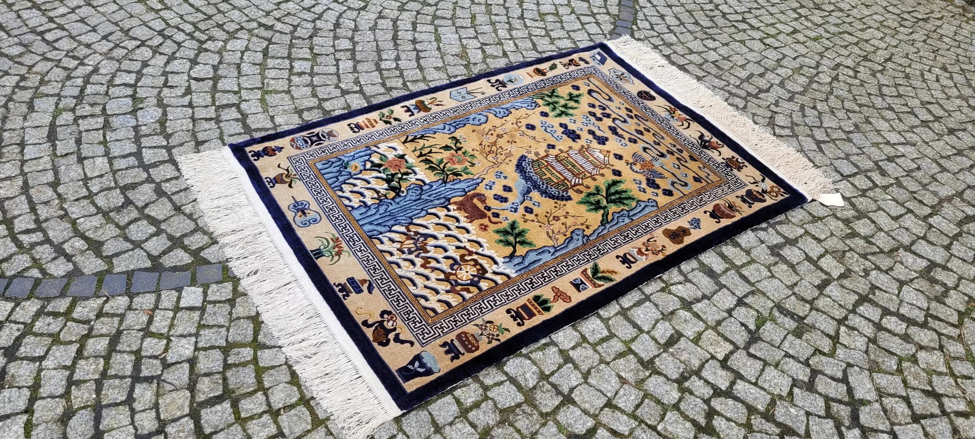 Pictorial Oriental Rug 125x235 cm, beige silk, China, early 20th c. - 88235