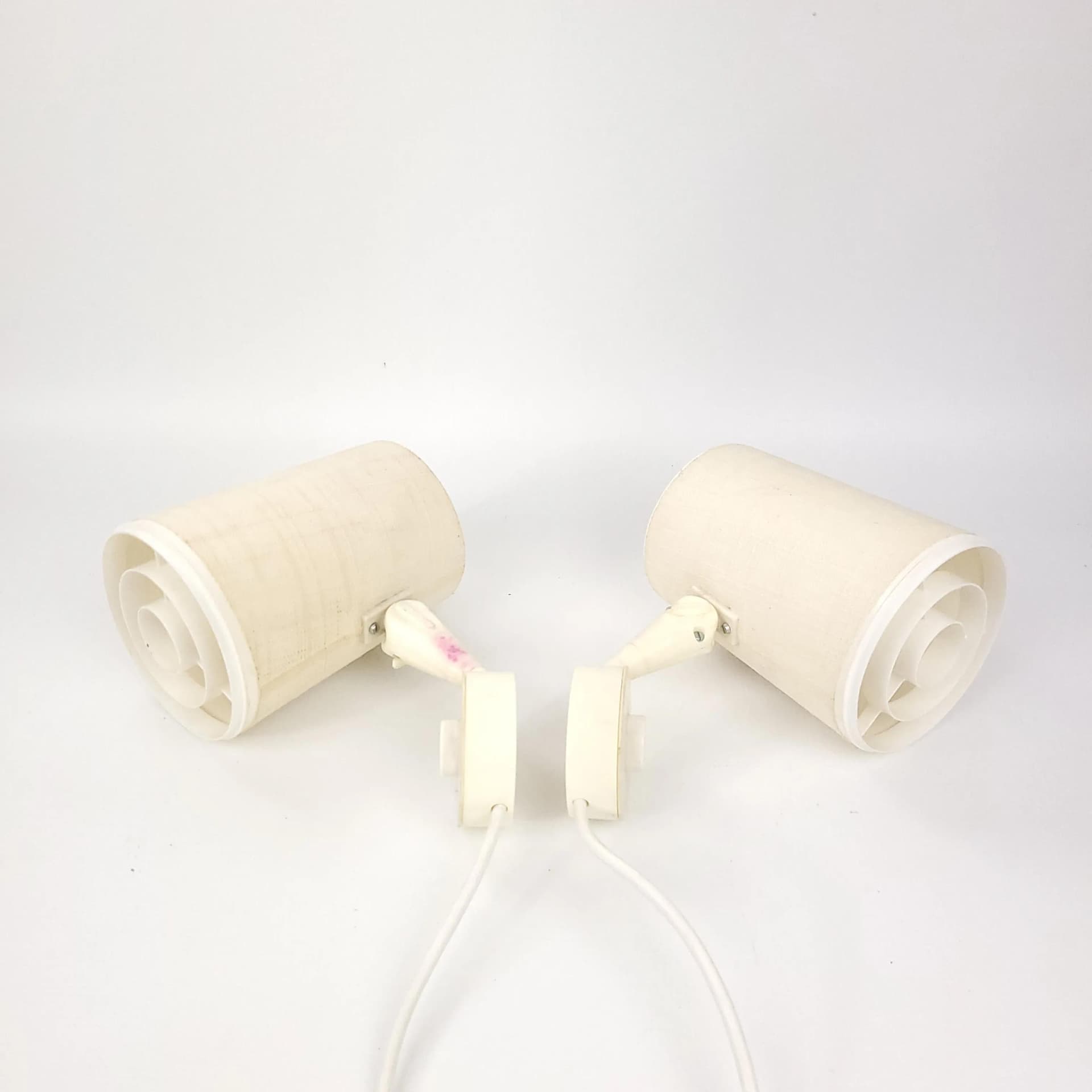 Pair of wall sconces Elidus, ivory white, fabric, metal, plastic, Sweden, 1970s. - 85400