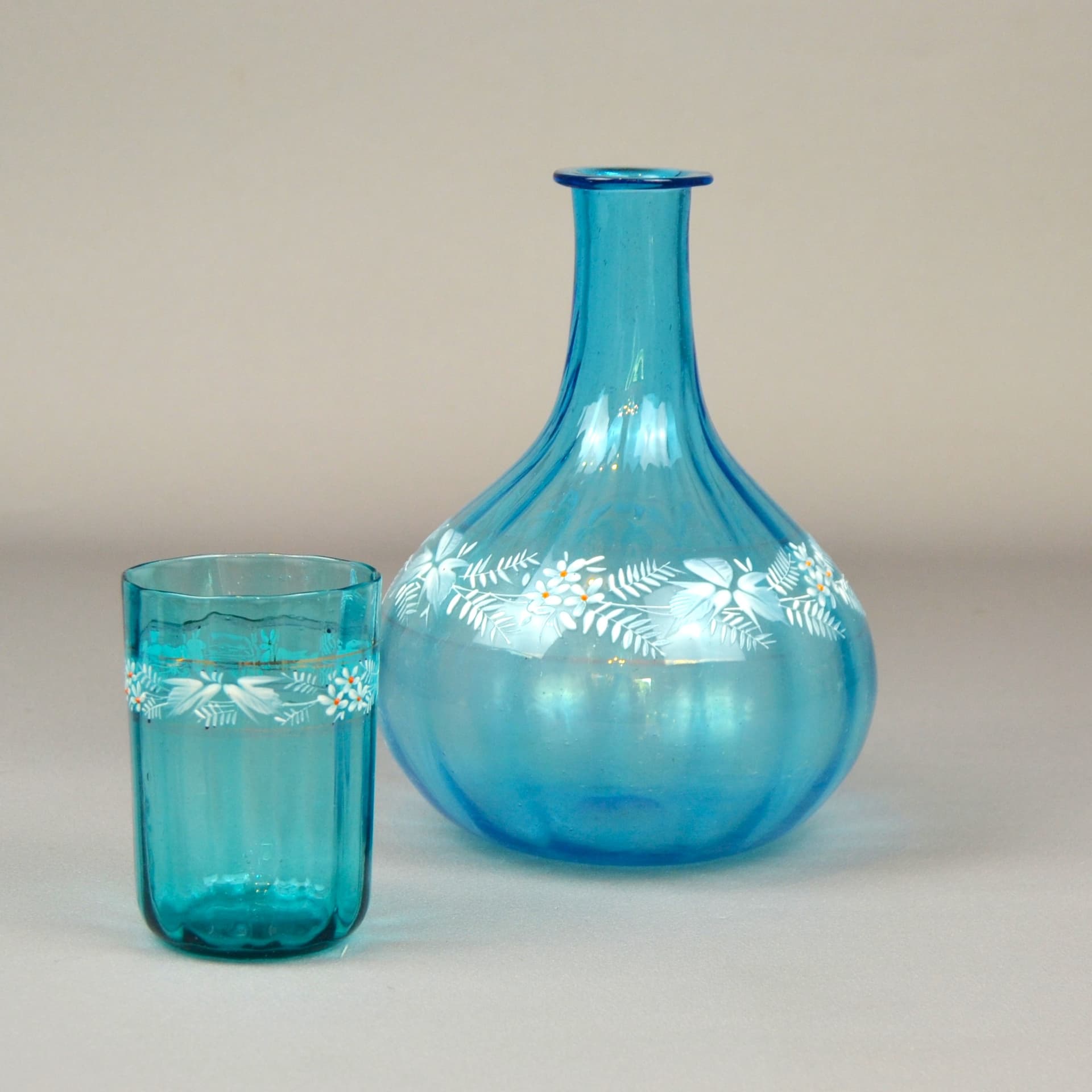 Karafka ze szklanką Mary Gregory, turkusowe szkło, Czechy, XIX w. - 634