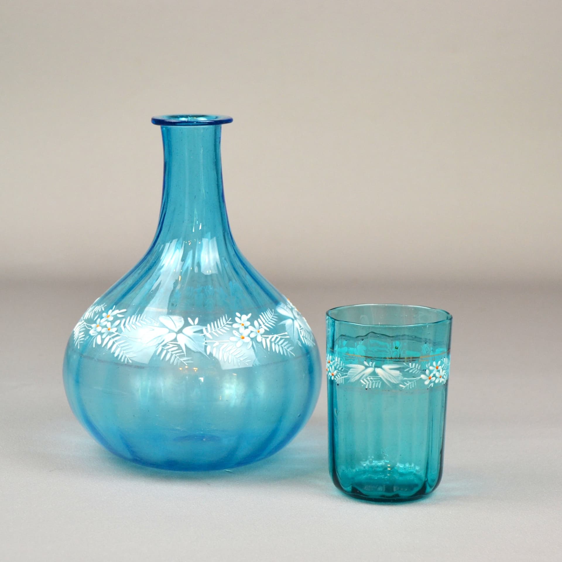 Karafka ze szklanką Mary Gregory, turkusowe szkło, Czechy, XIX w. - 633