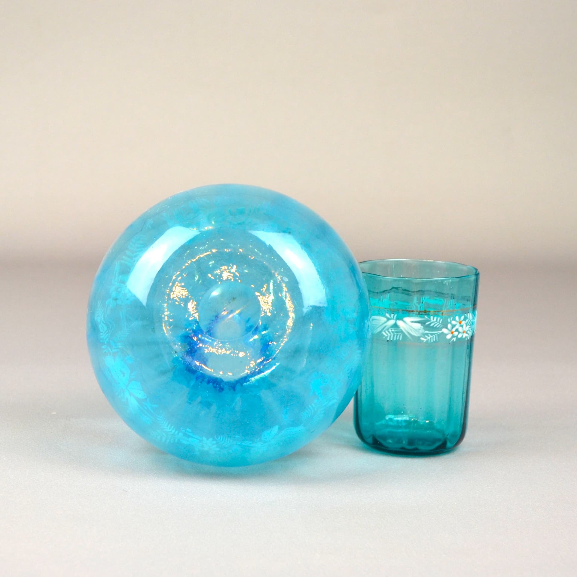 Karafka ze szklanką Mary Gregory, turkusowe szkło, Czechy, XIX w. - 637