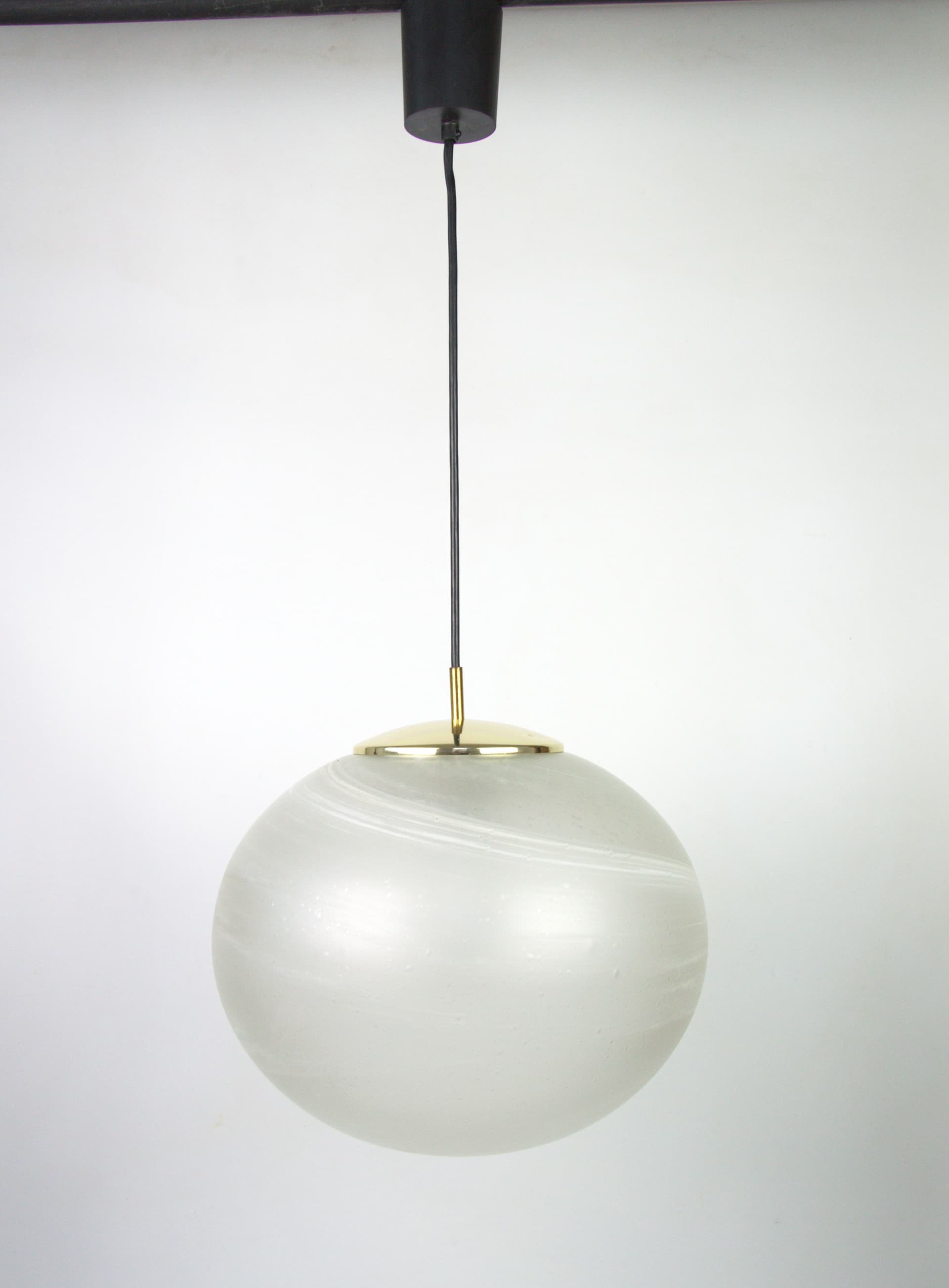 Lampa wisząca Jupiter, szkło matowe białe, metal złoty, Peill & Putzler, Niemcy, lata 70. - 85029