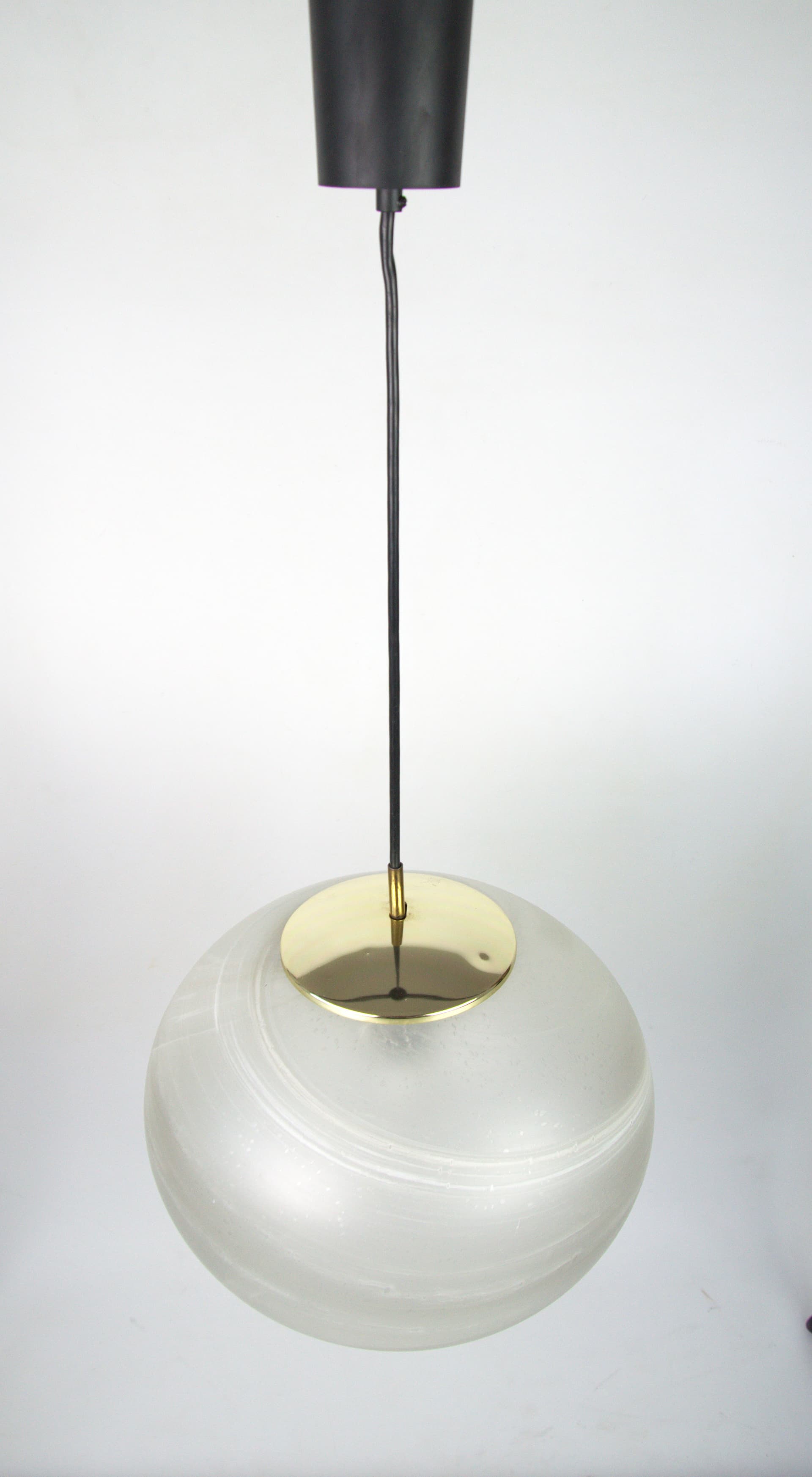 Lampa wisząca Jupiter, szkło matowe białe, metal złoty, Peill & Putzler, Niemcy, lata 70. - 85026