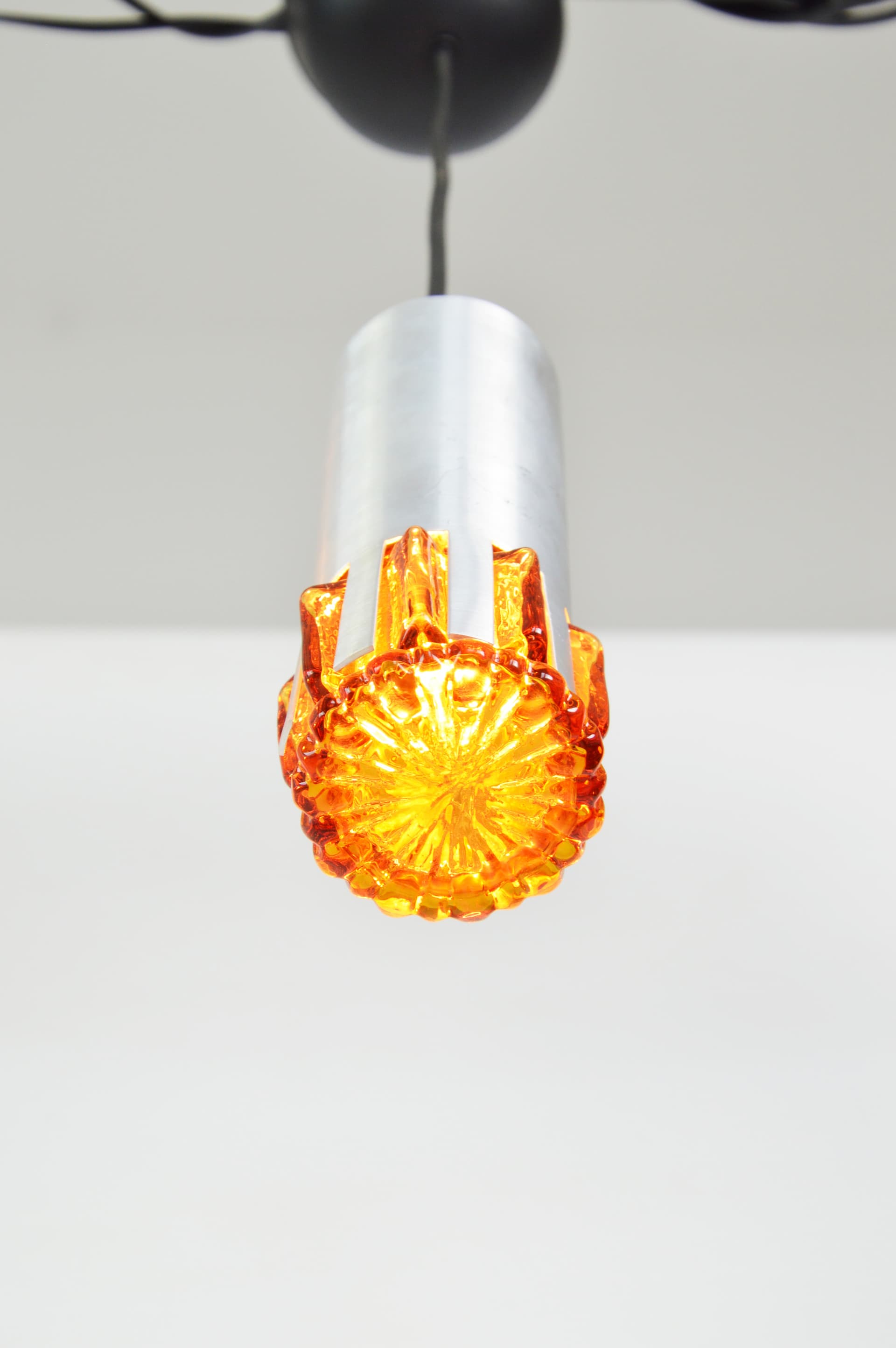 Zestaw trzech lamp wiszących, szkło miodowe, aluminium srebrzysty, Szwecja, lata 70. - 84863