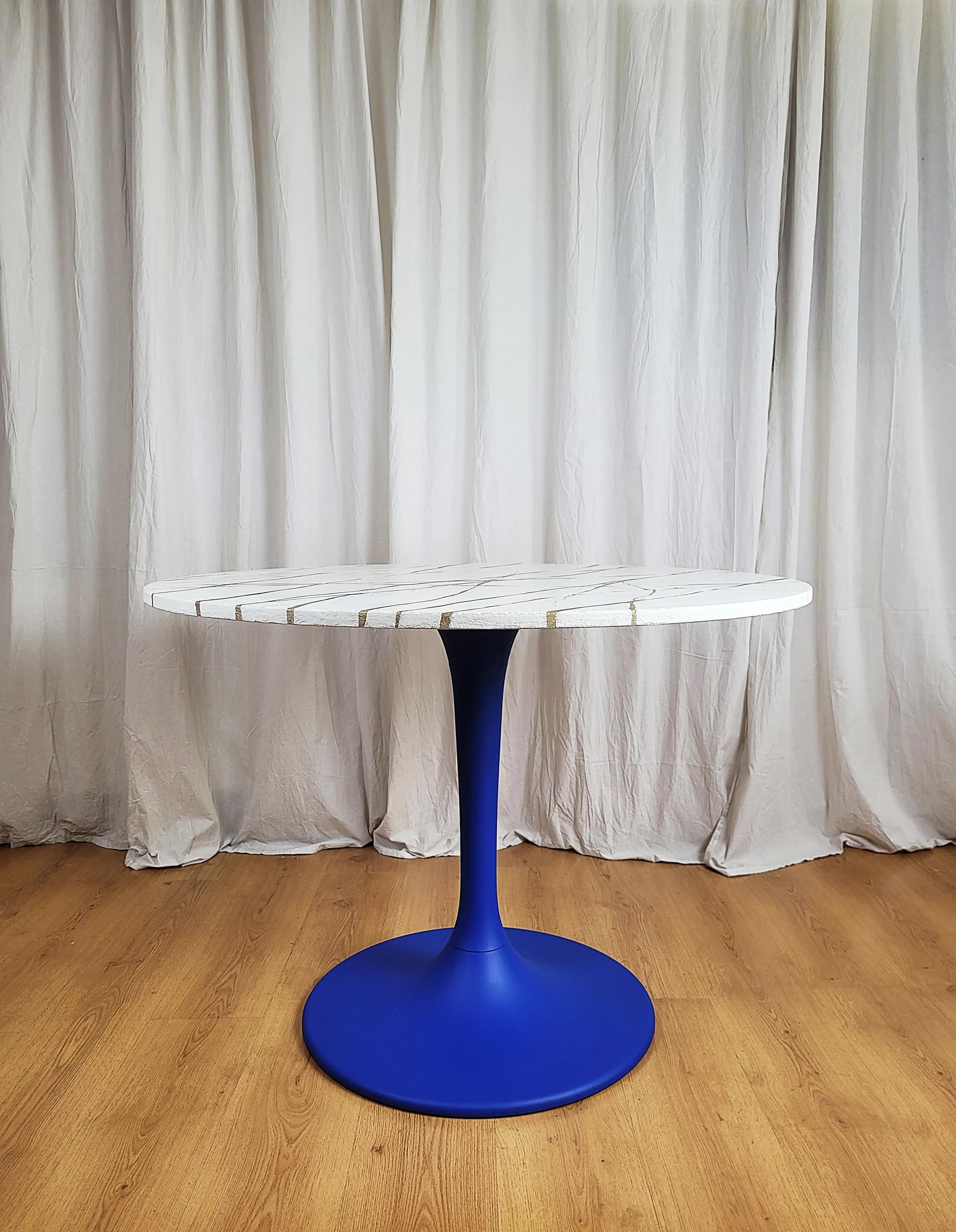 Stół Tulip, marmurino beżowy złoty, metal ciemnoniebieski, Polska, lata 90. - 84840