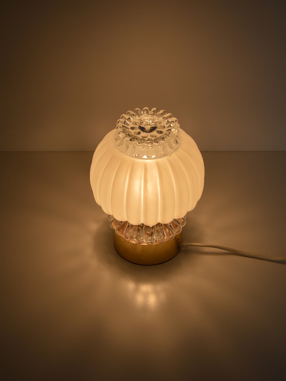 Lampka nocna Graewe, szkło białe, Niemcy, lata 60. - 84812