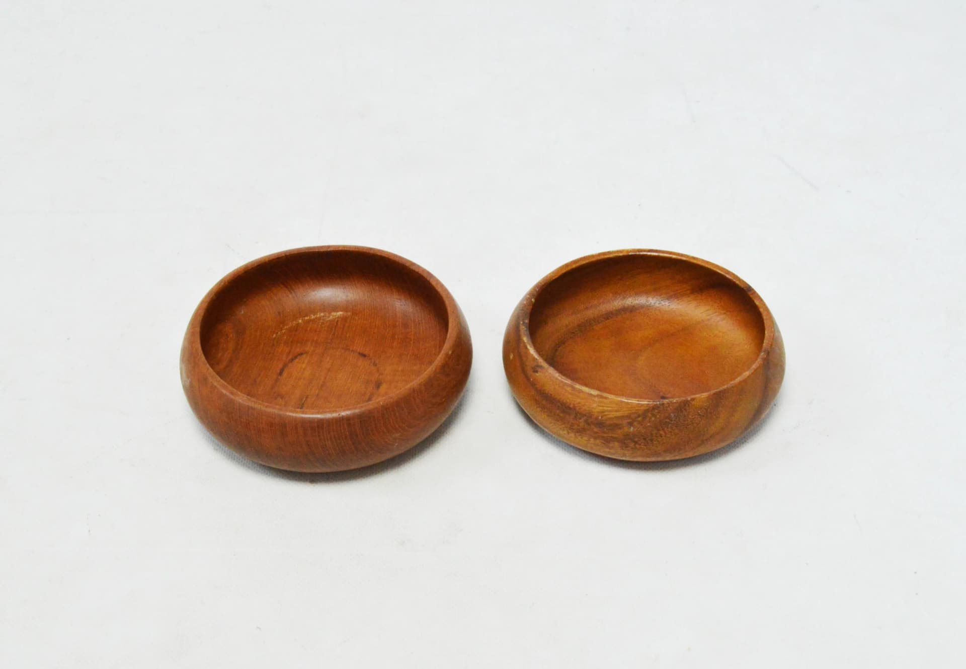 Pair of bowls, brown teak wood, 1970s. - 84680