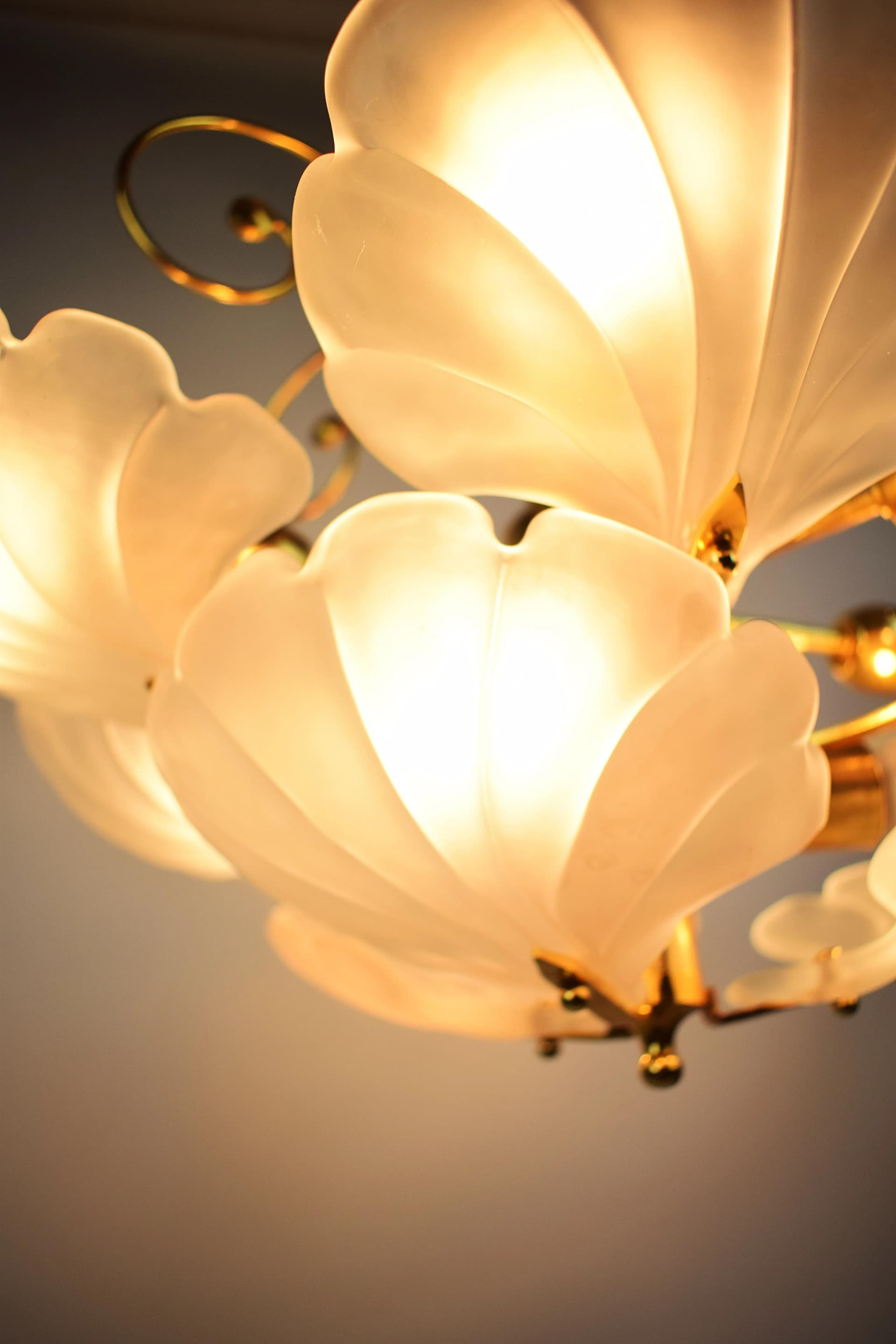 Żyrandol, złoty, metal mosiądz szkło, Belgia, lata 70. - 84634