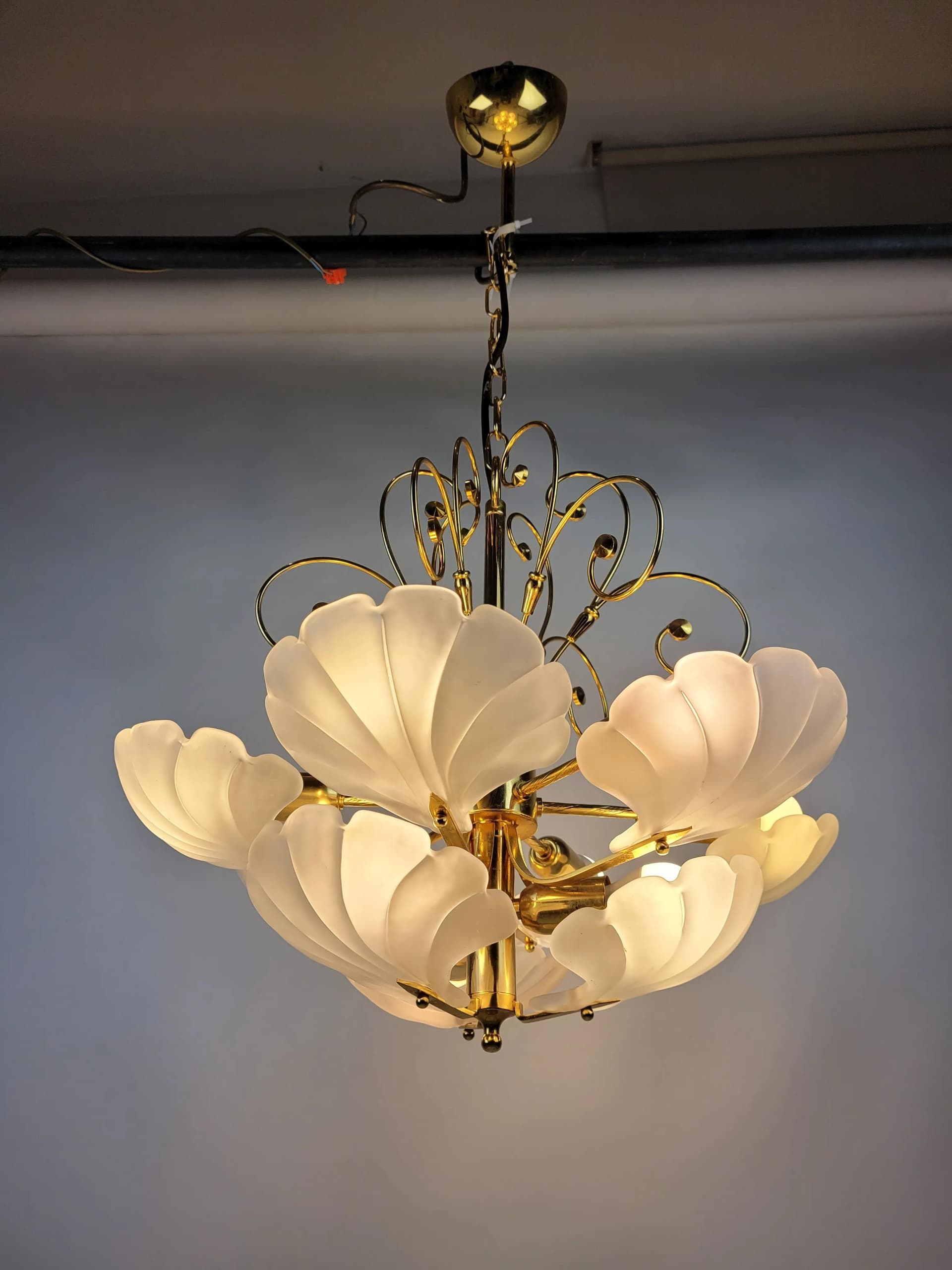 Żyrandol, złoty, metal mosiądz szkło, Belgia, lata 70. - 84639