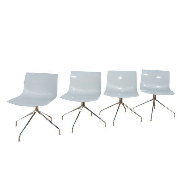 Komplet czterech krzeseł Califa 53, proj. A. Molina, Arper - WYMIARY