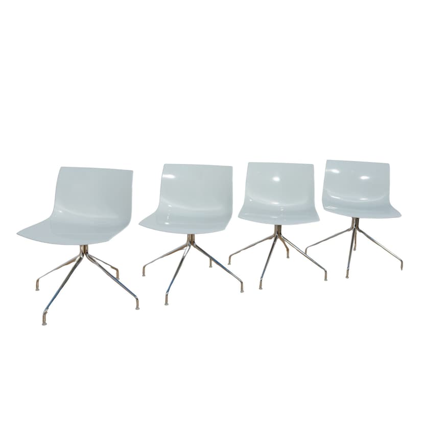 Komplet czterech krzeseł Califa 53, proj. A. Molina, Arper
