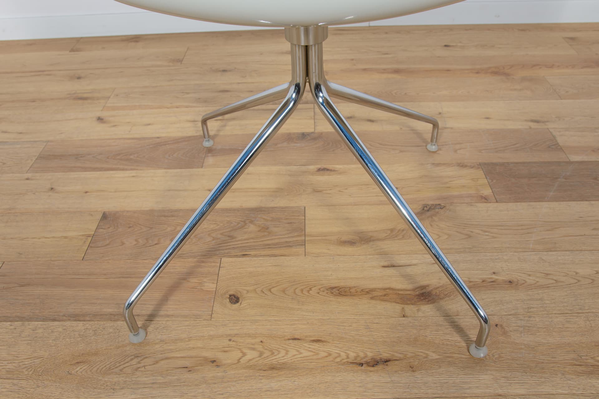 Komplet czterech krzeseł Califa 53, proj. A. Molina, Arper - 83464