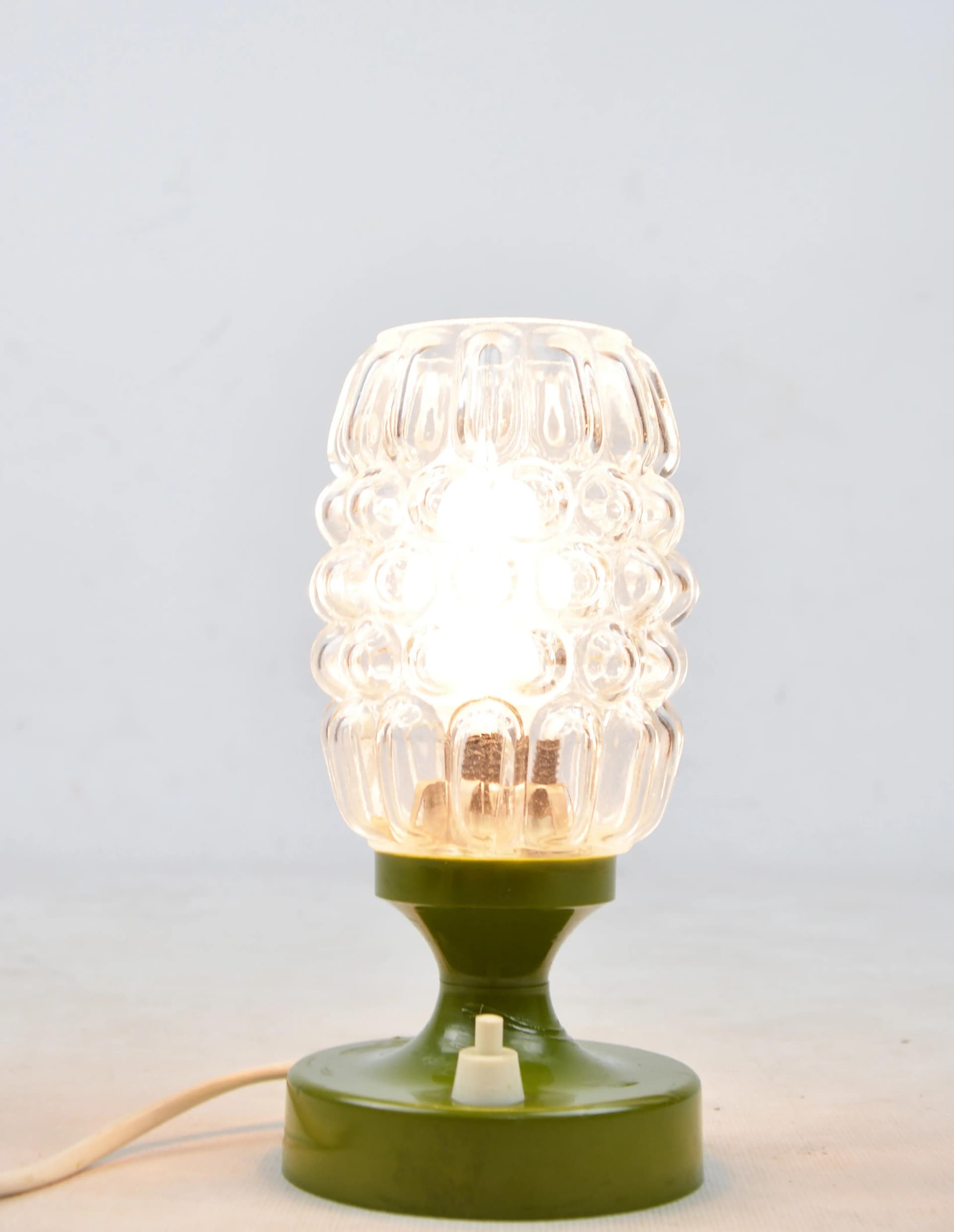 Lampka nocna, klosz szklany, podstawa oliwkowa, Polska, lata 70. - 84481