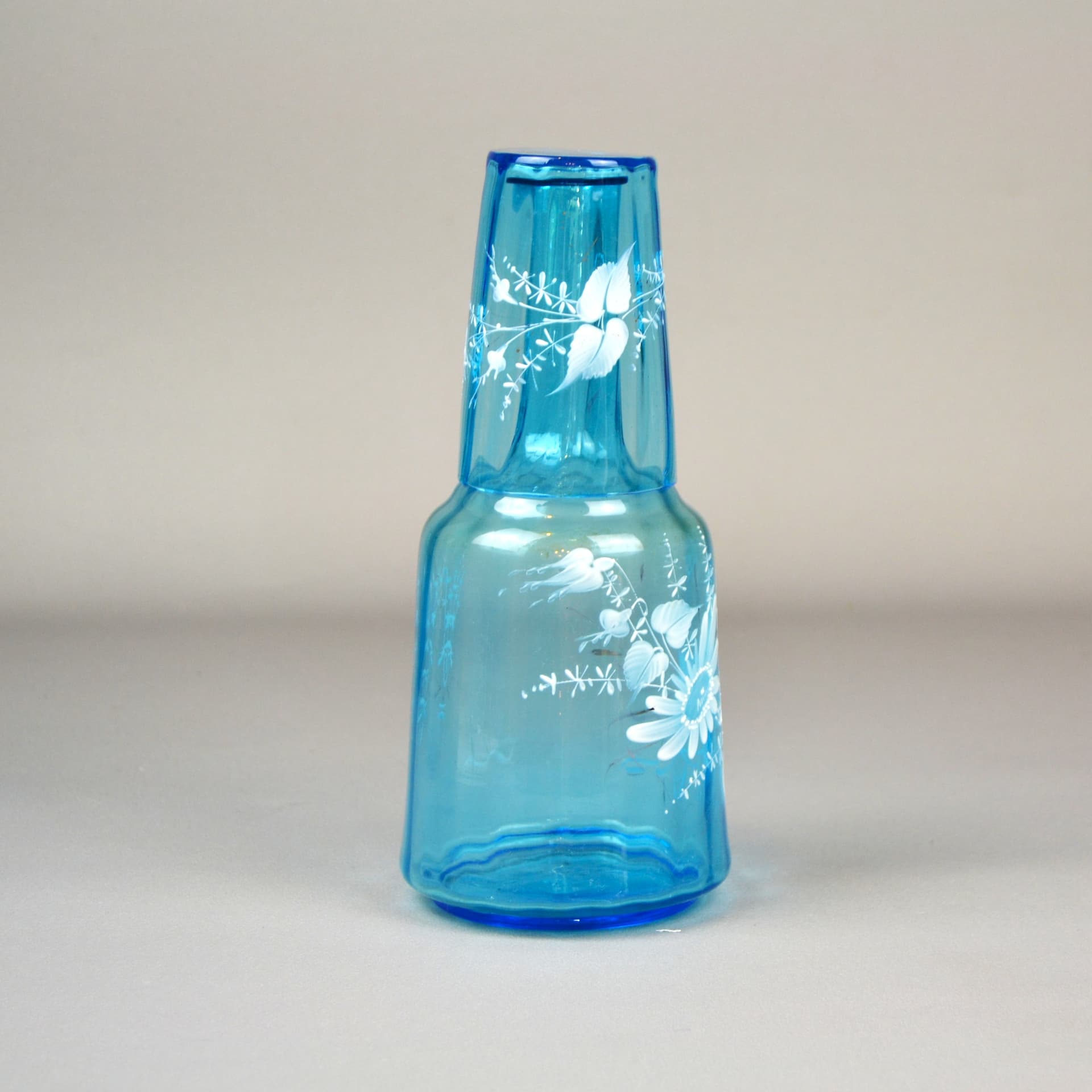 Karafka ze szklanką Mary Gregory, niebieski, szkło, Czechy, XIX w. - 658