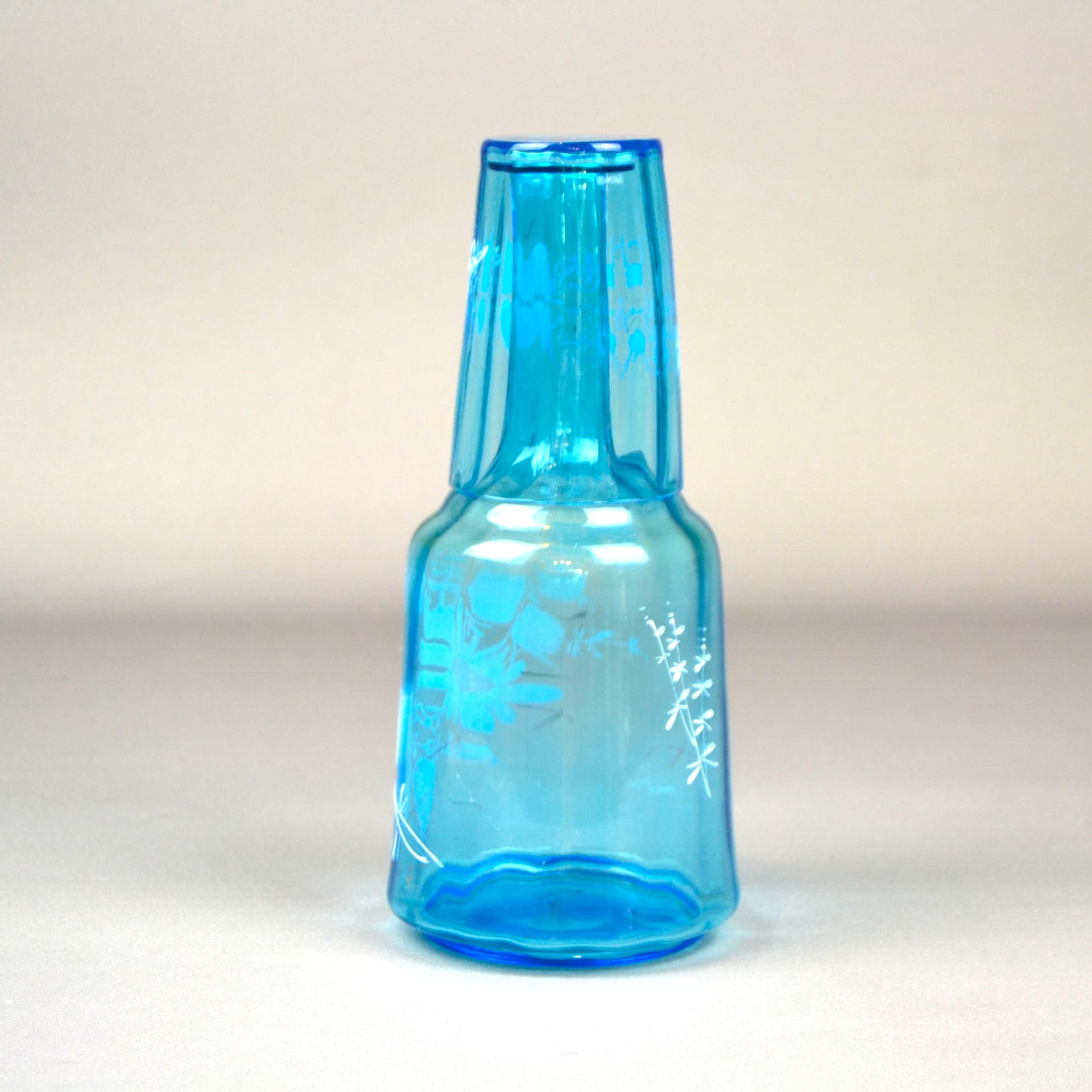 Karafka ze szklanką Mary Gregory, niebieski, szkło, Czechy, XIX w. - 657