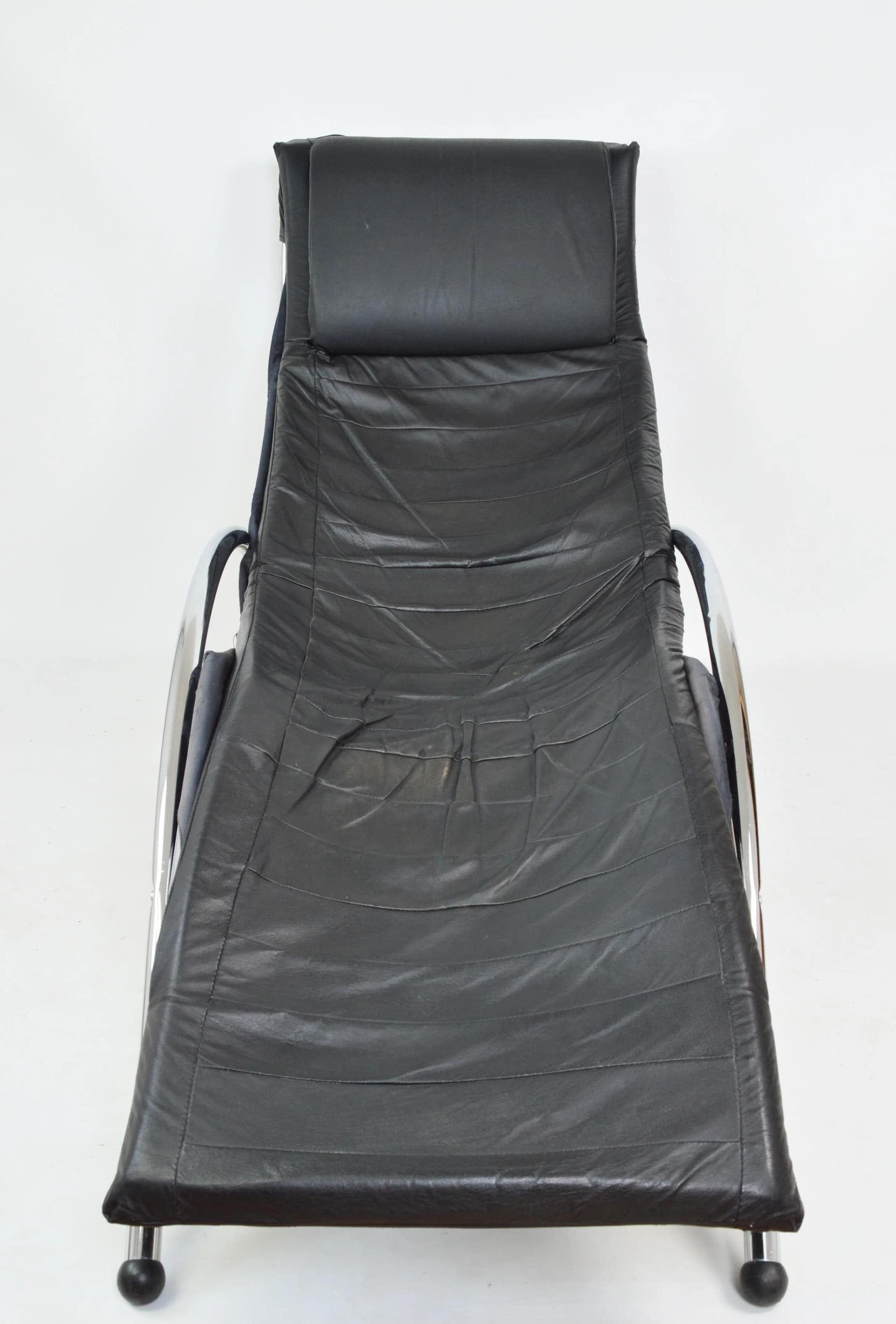 Chaise longue, black leather, chromed steel, Poland, 1980s. - 84257