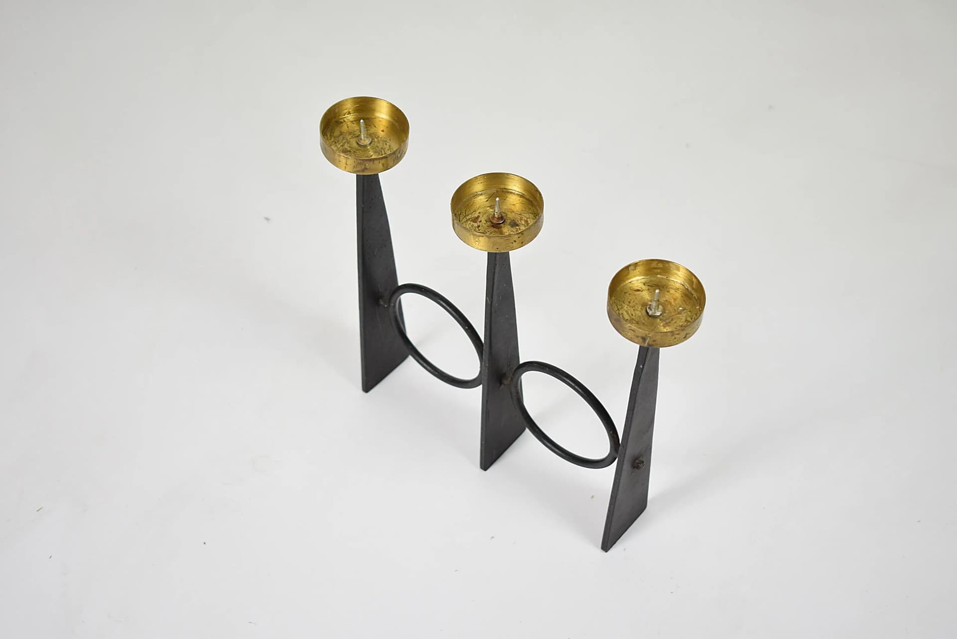 Świecznik, czarny, metal złoty, Polska, lata 60. - 84233