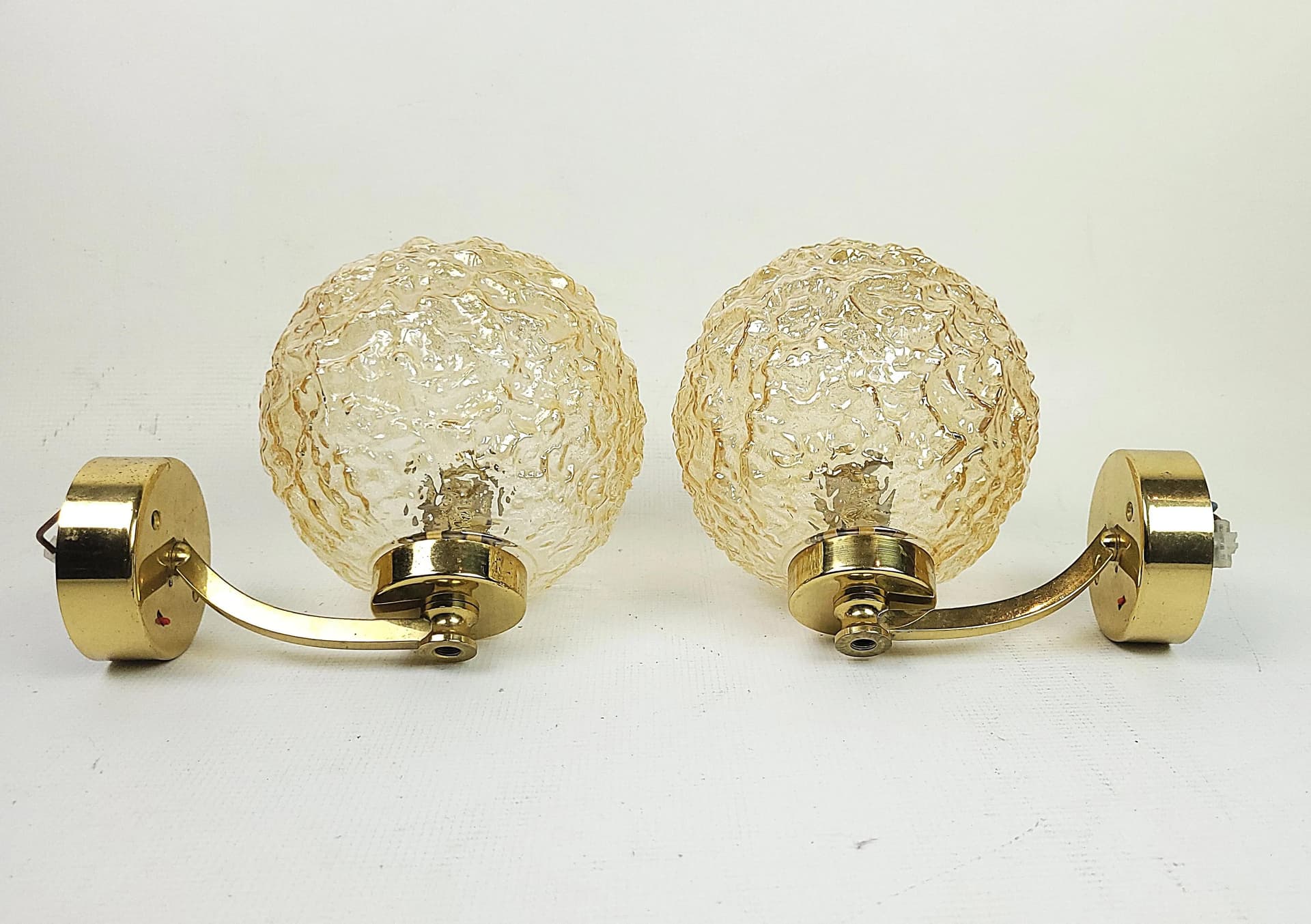 Pair of wall sconces, golden glass, 1970s. - 83753