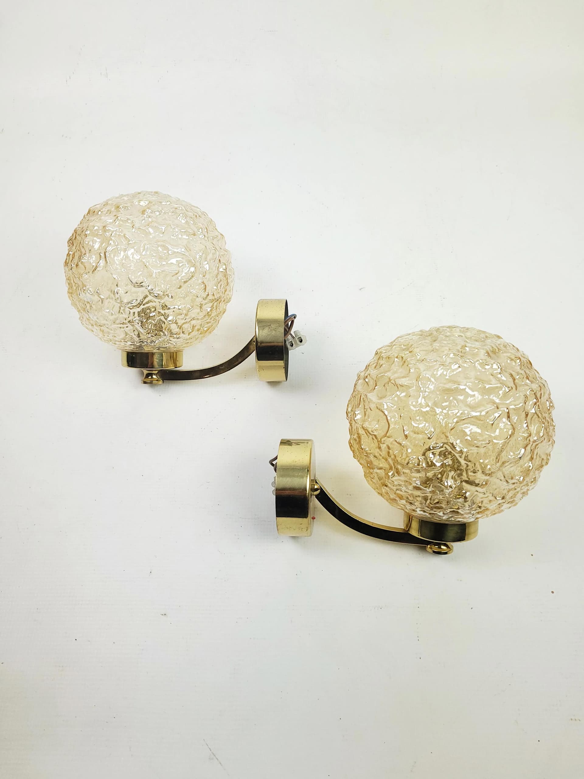 Pair of wall sconces, golden glass, 1970s. - 83758
