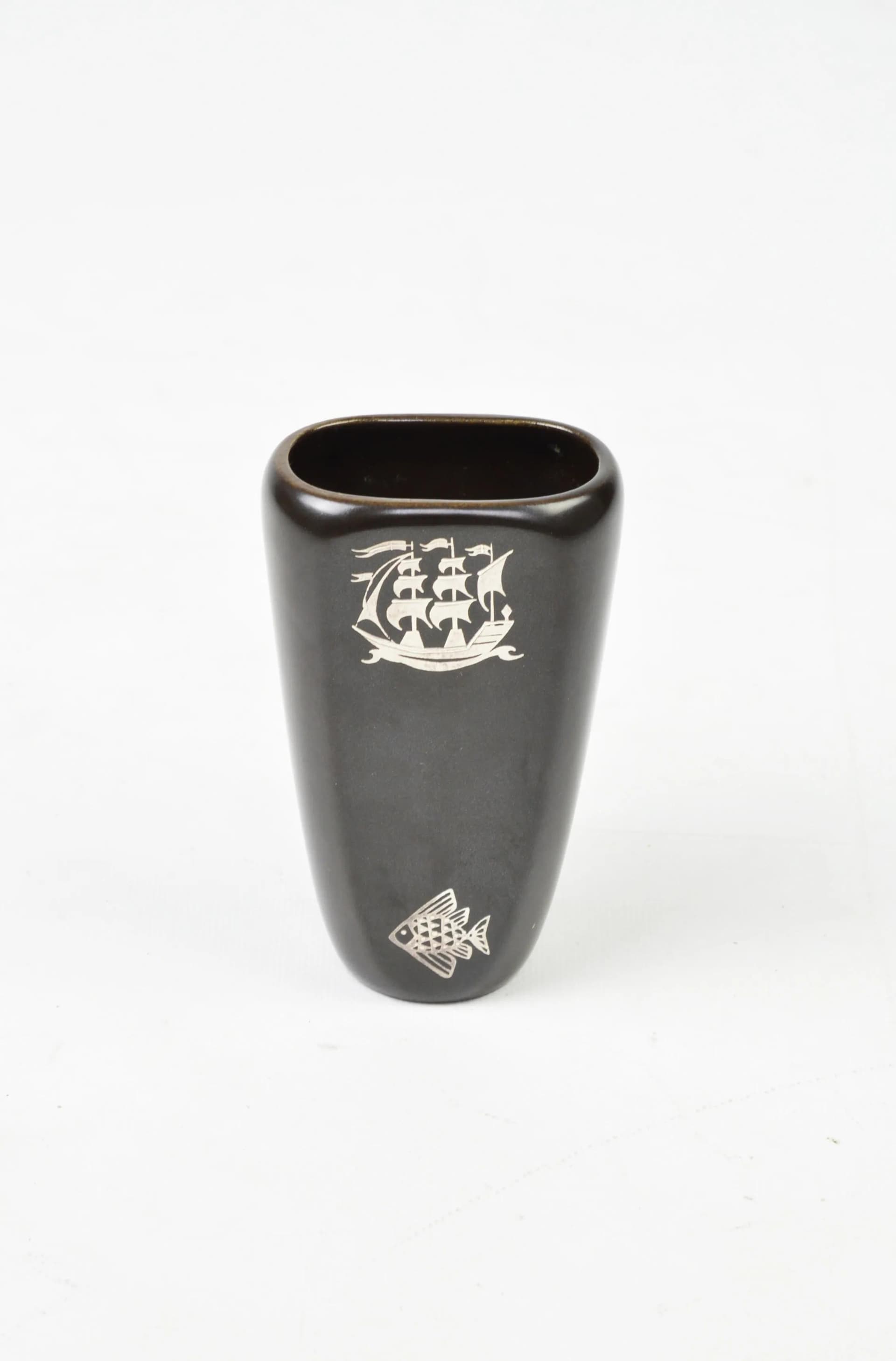 Wazonik czarny, kamionka, proj. S. Jonson, Gustavsberg, Szwecja, lata 60. - 83710