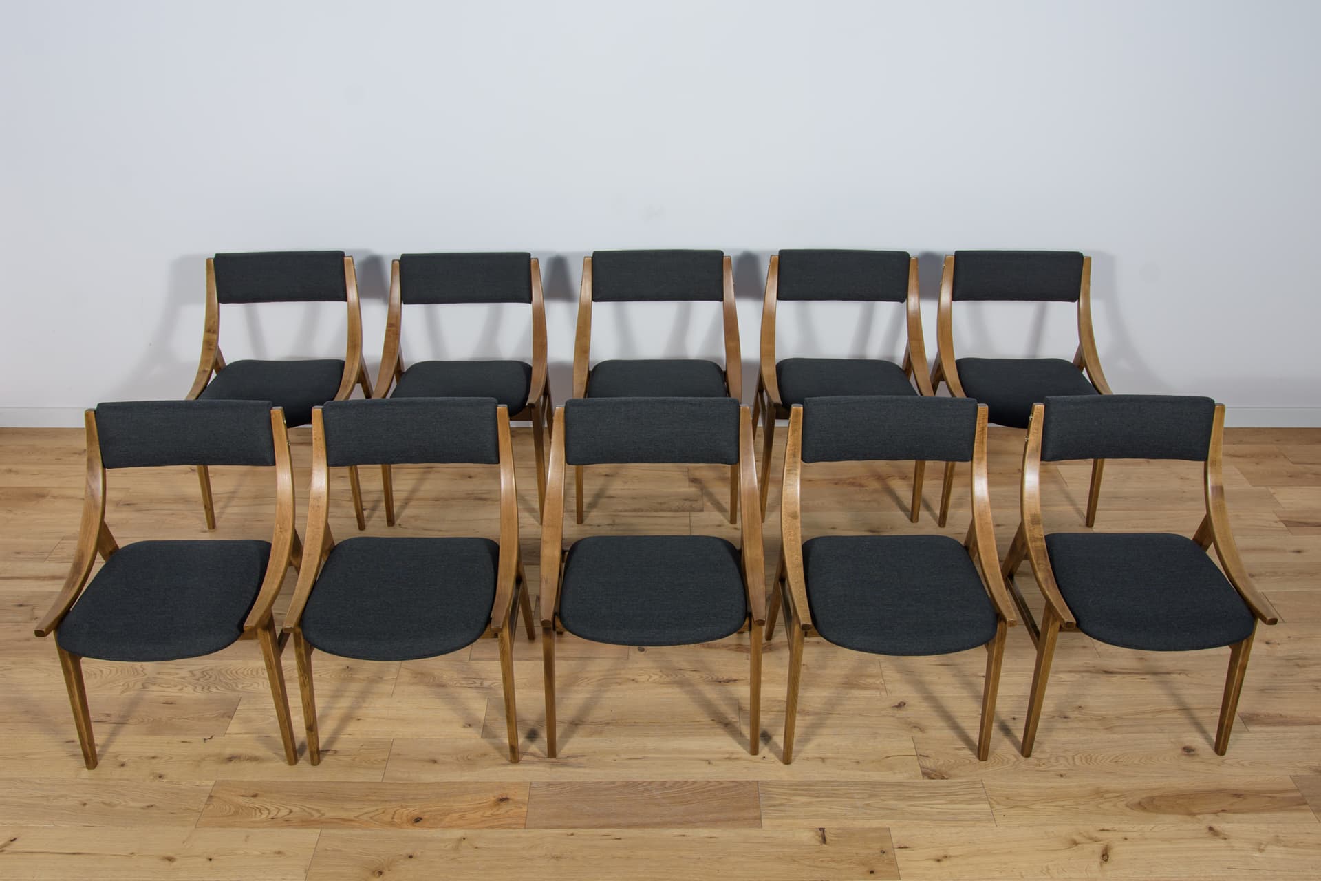 Komplet dziesięciu krzeseł Skoczek, proj. J. Kędziorek, Zamojska Fabryka Mebli, Polska, lata 70. - 89291